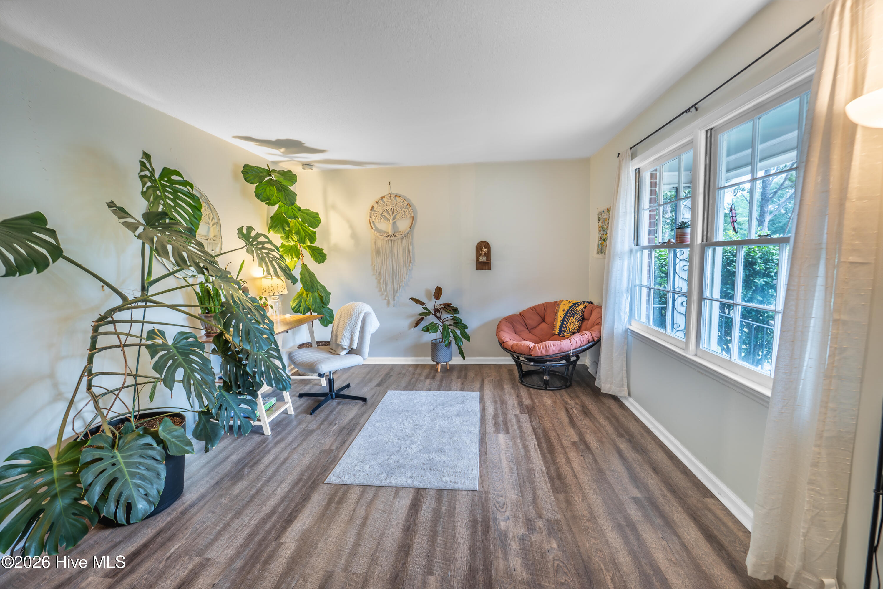 712 Yulan Drive Property Photo 4