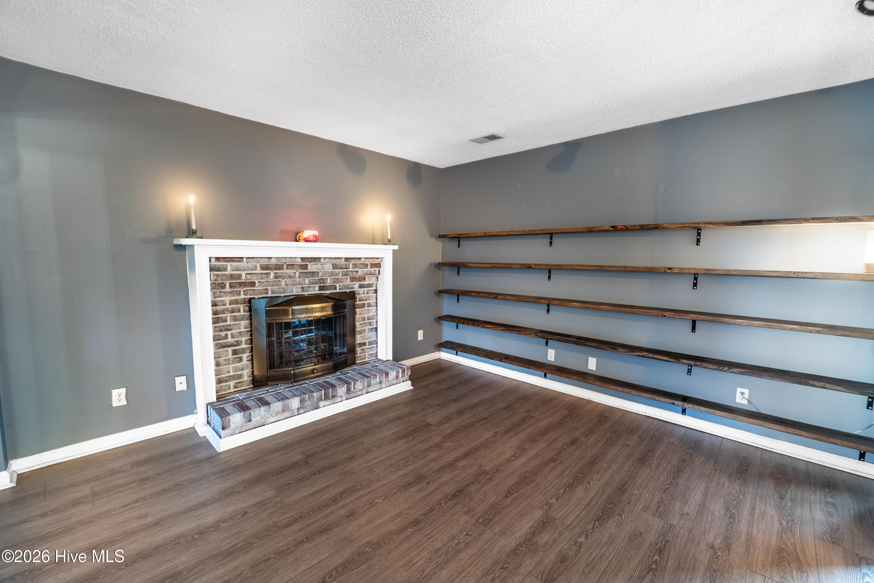 712 Yulan Drive Property Photo 8