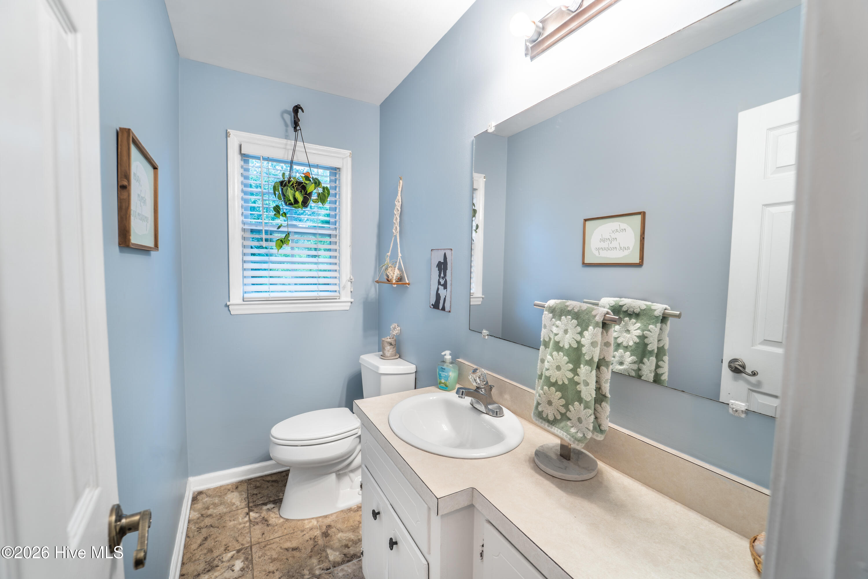 712 Yulan Drive Property Photo 9
