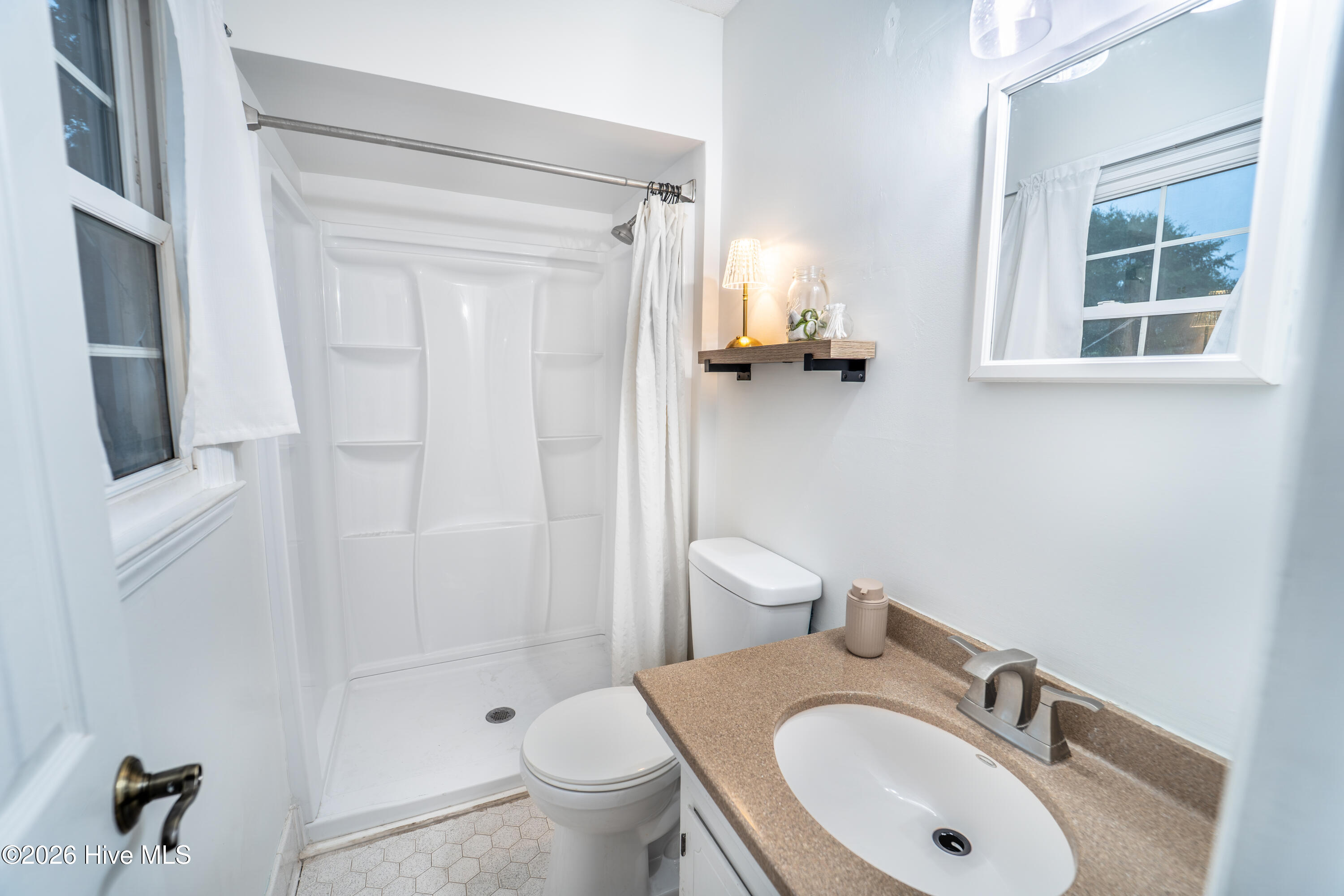 712 Yulan Drive Property Photo 14