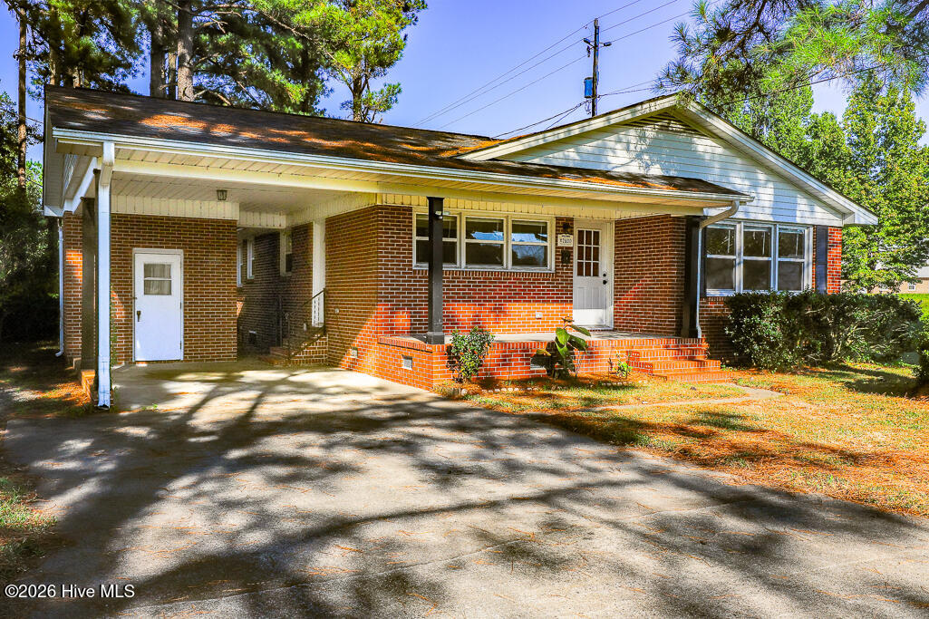 2400 N Hills Drive Property Photo 2