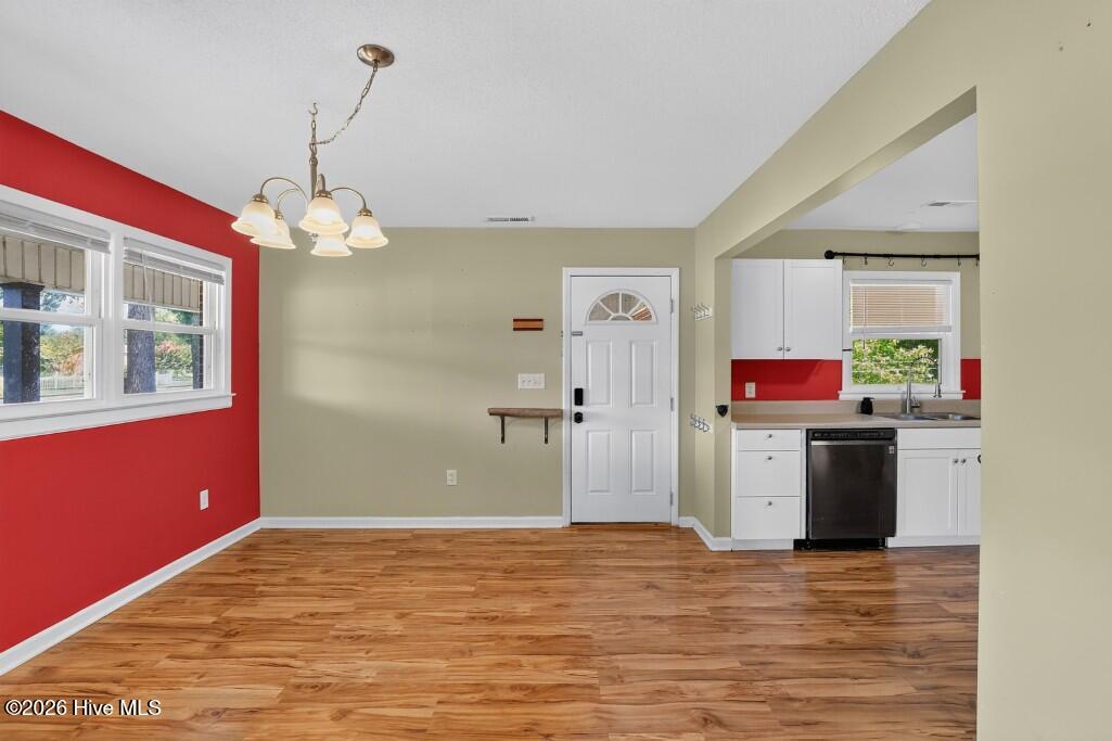 2400 N Hills Drive Property Photo 6