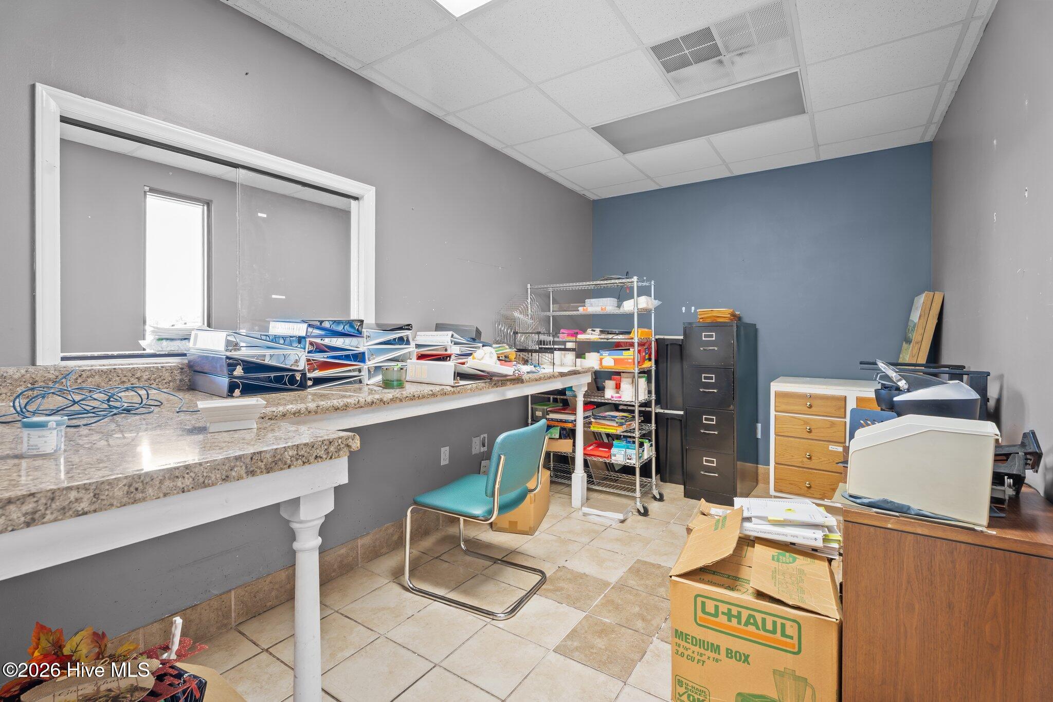 2902 Central Heights Road E Property Photo 10