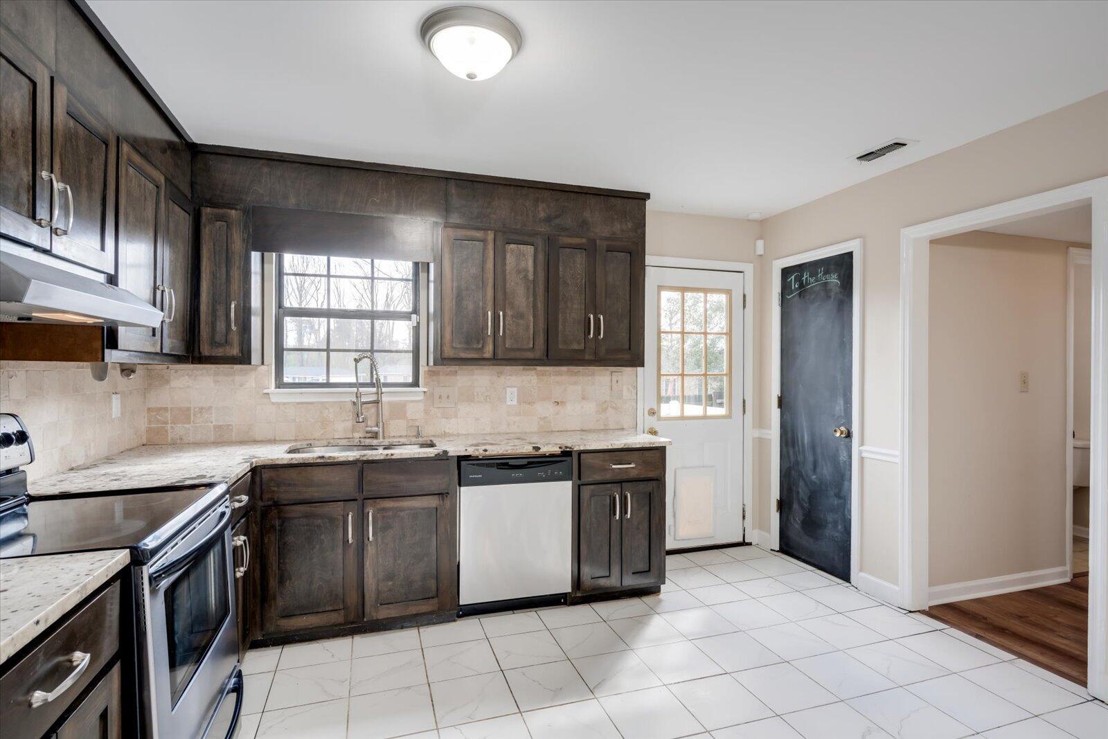 2214 Pleasant Drive Property Photo 11