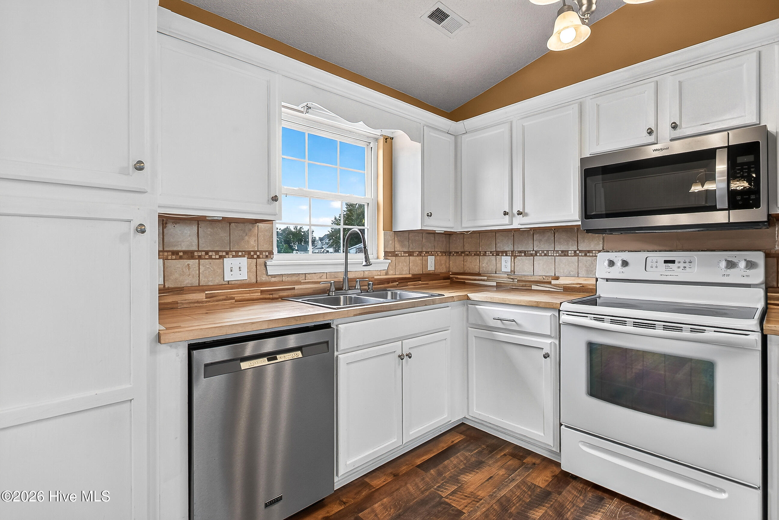 301 Parkton Drive Property Photo 13