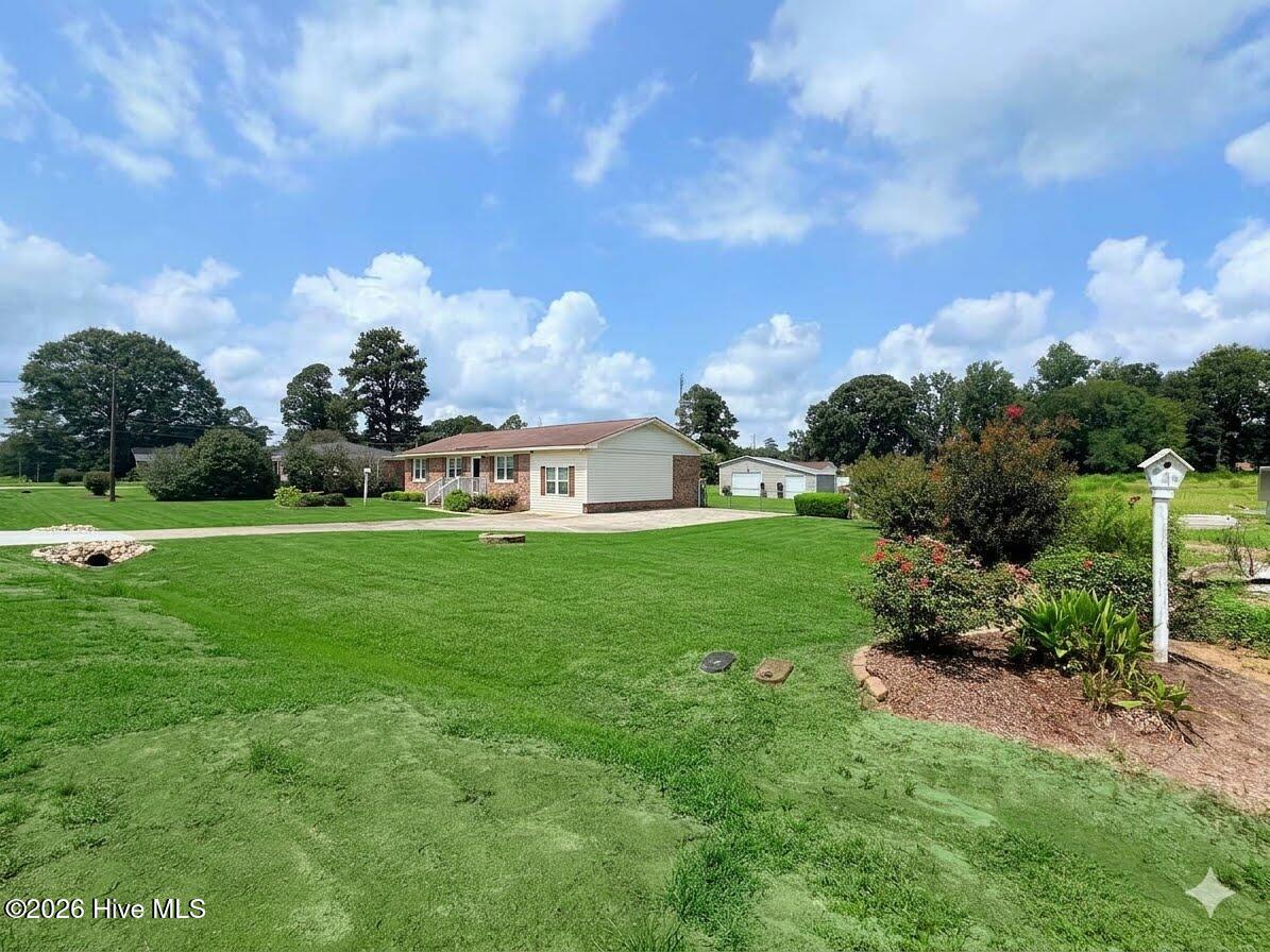 2103 Hilltop Lane Property Photo 2