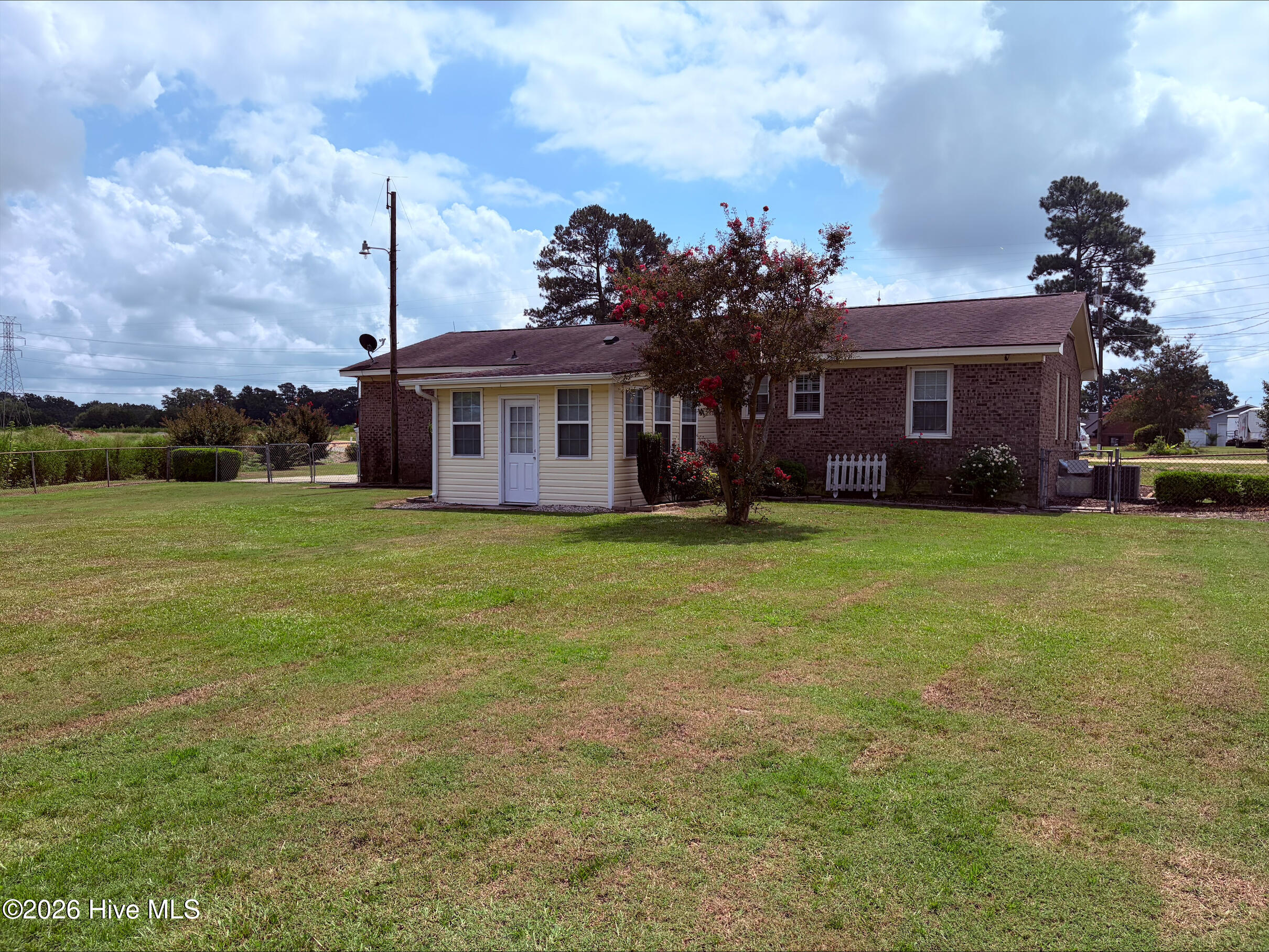 2103 Hilltop Lane Property Photo 3
