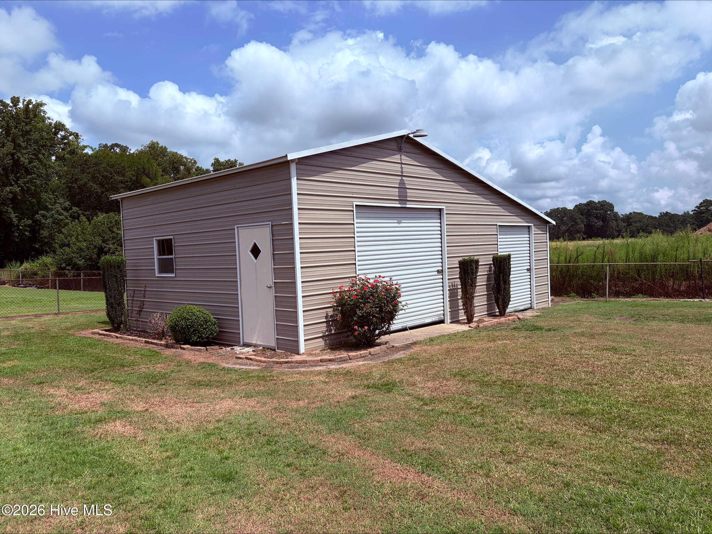 2103 Hilltop Lane Property Photo 4