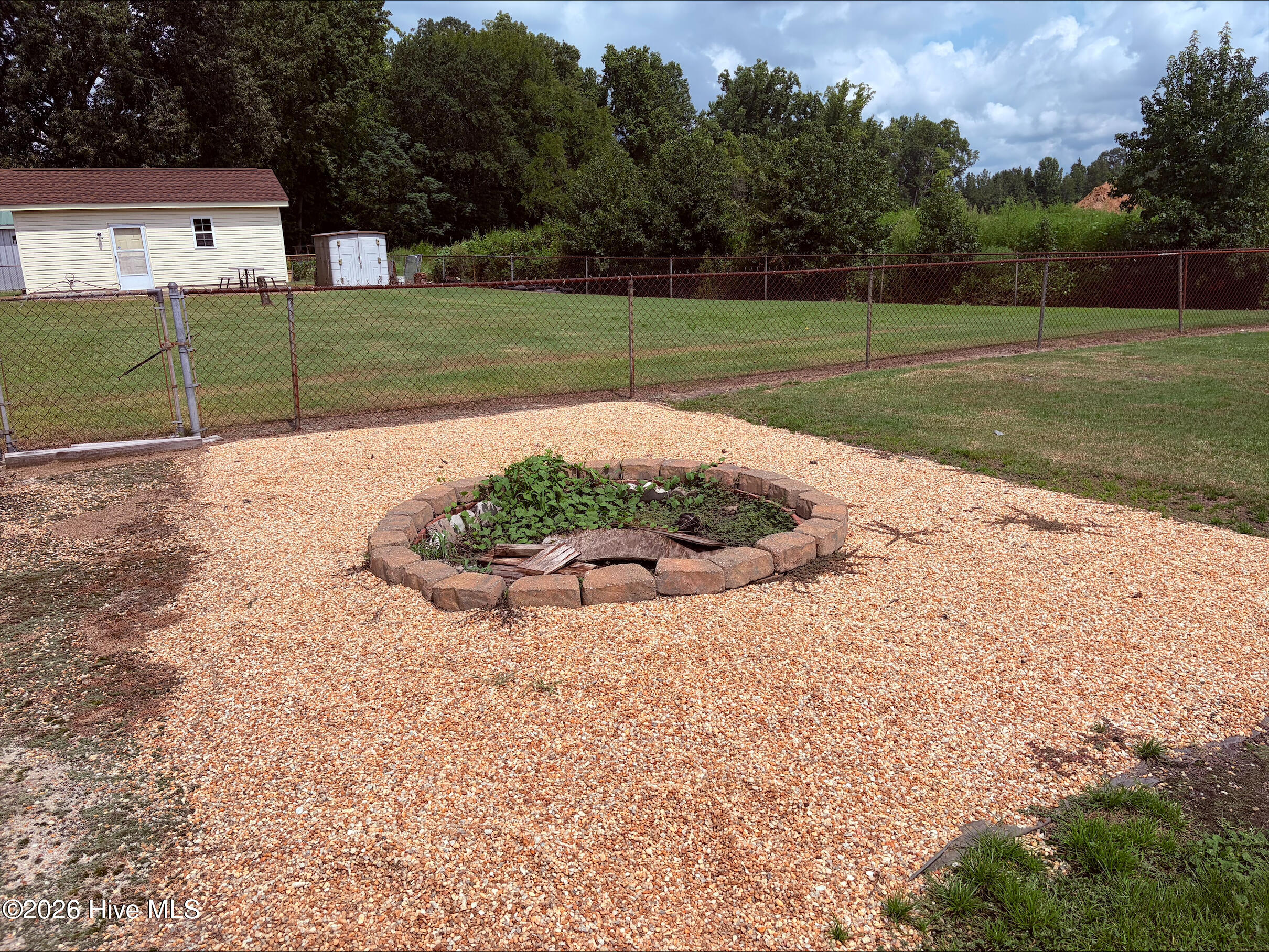 2103 Hilltop Lane Property Photo 5
