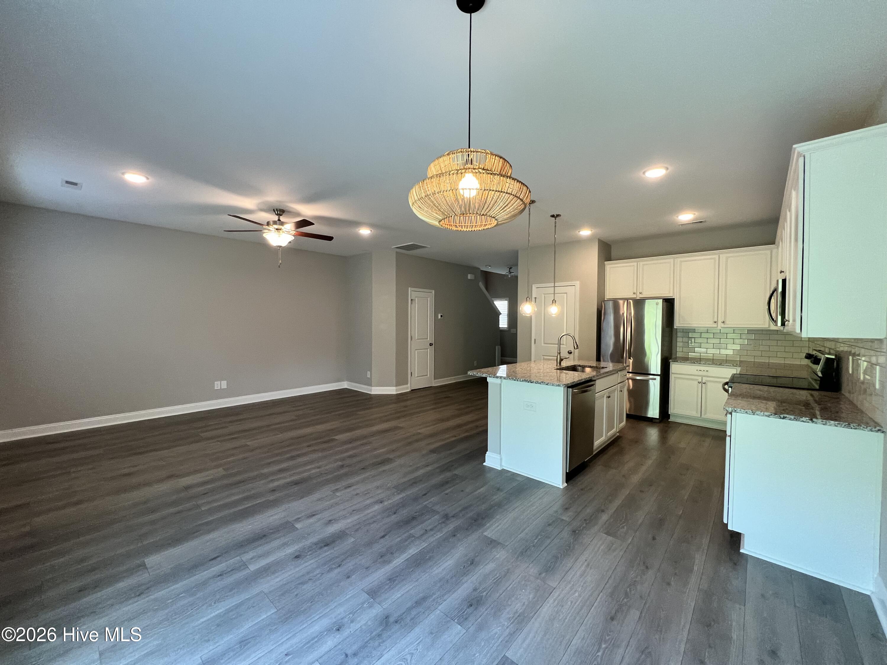 1513 Grey Cliff Property Photo 3