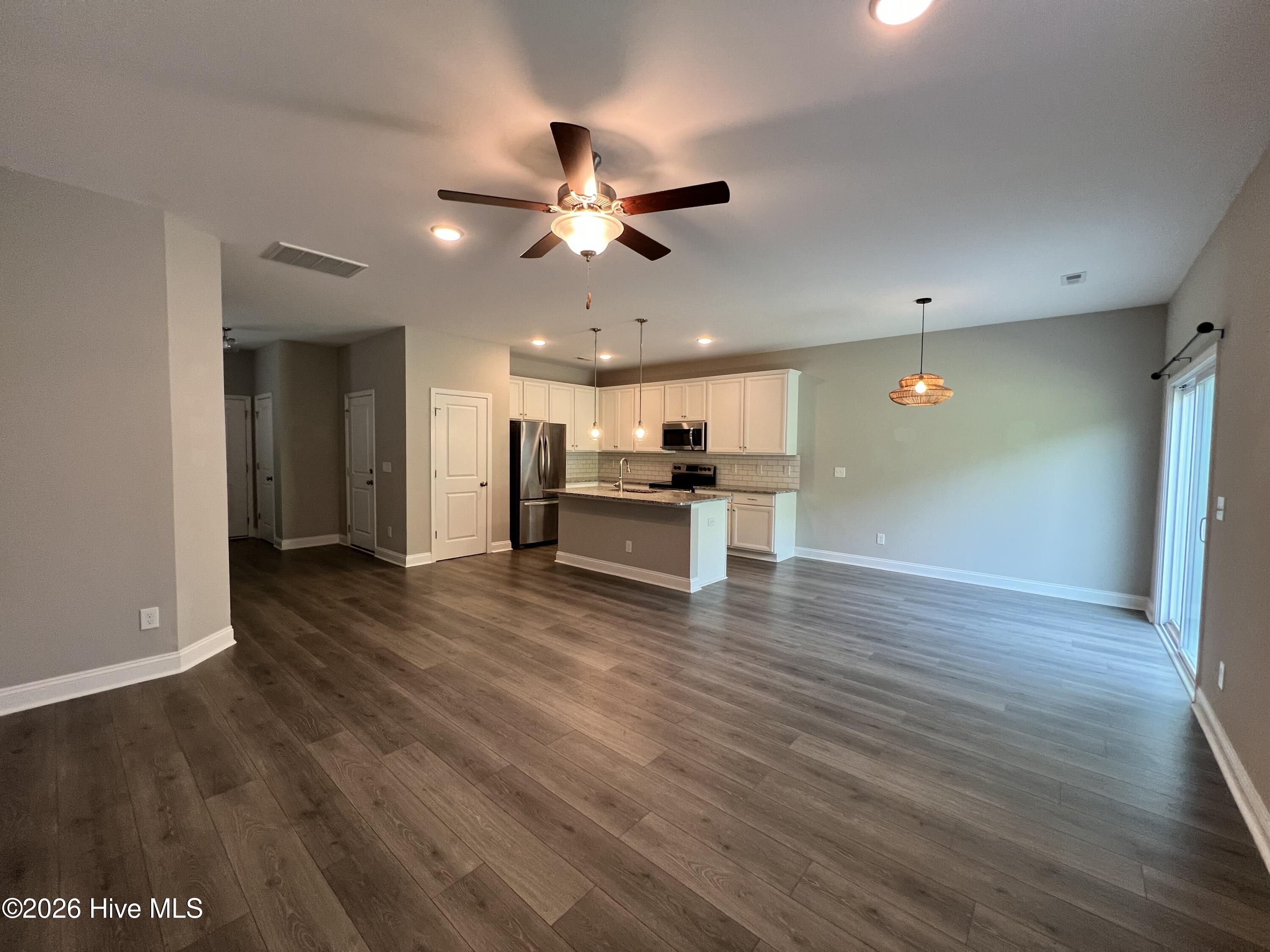 1513 Grey Cliff Property Photo 4