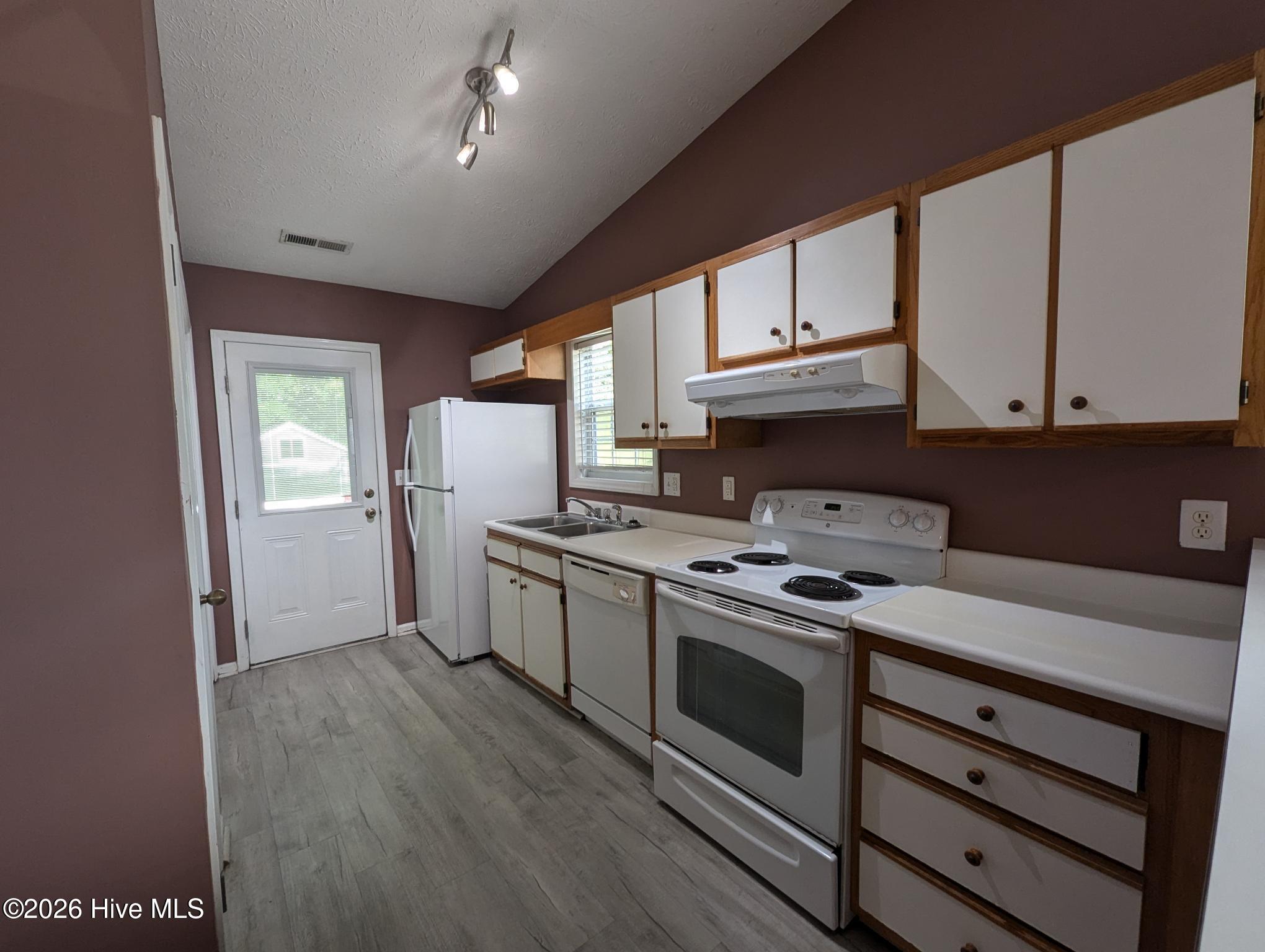 705 Varsity Drive Property Photo 4