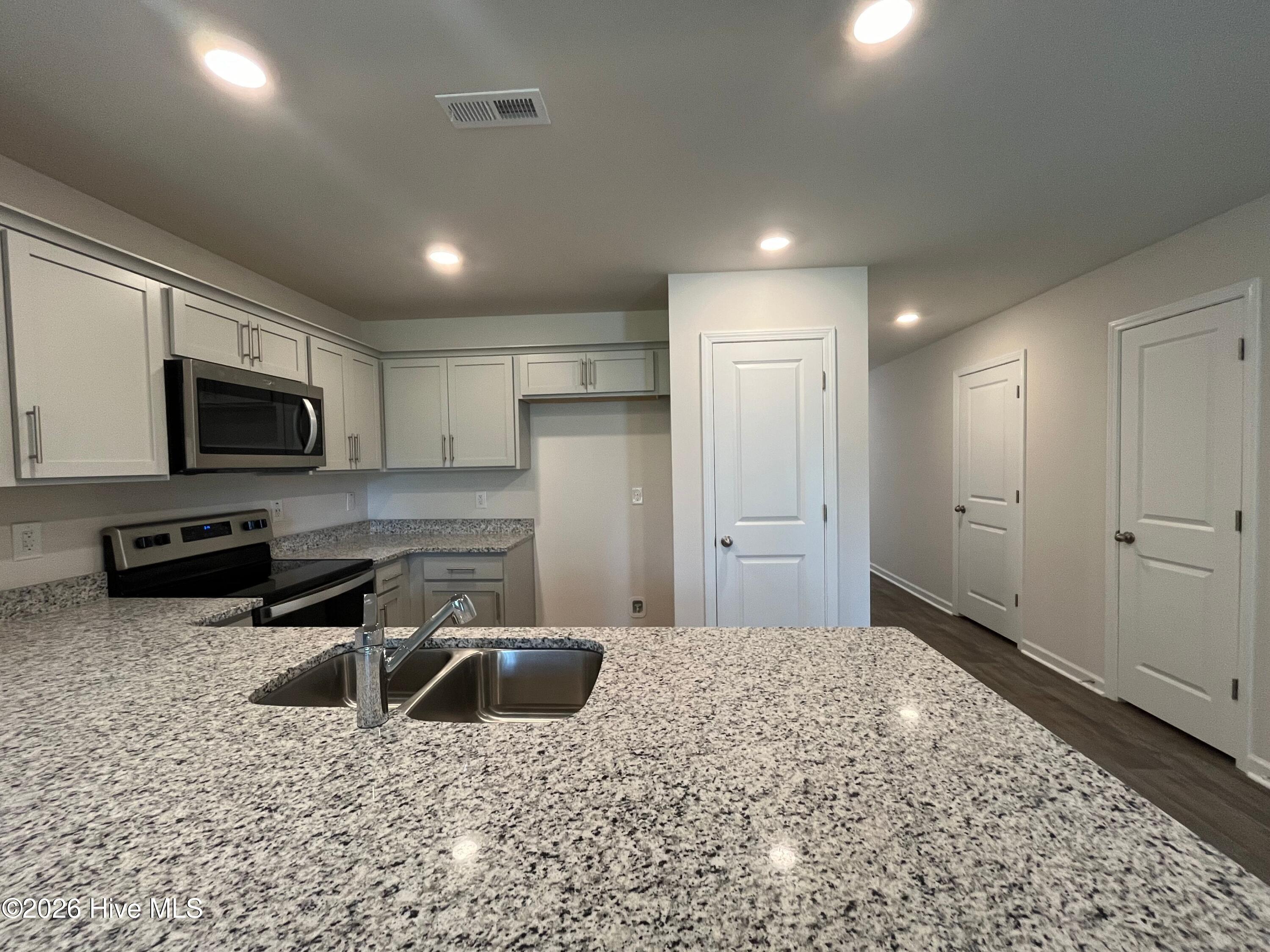 3206 Alibird Circle Property Photo 8