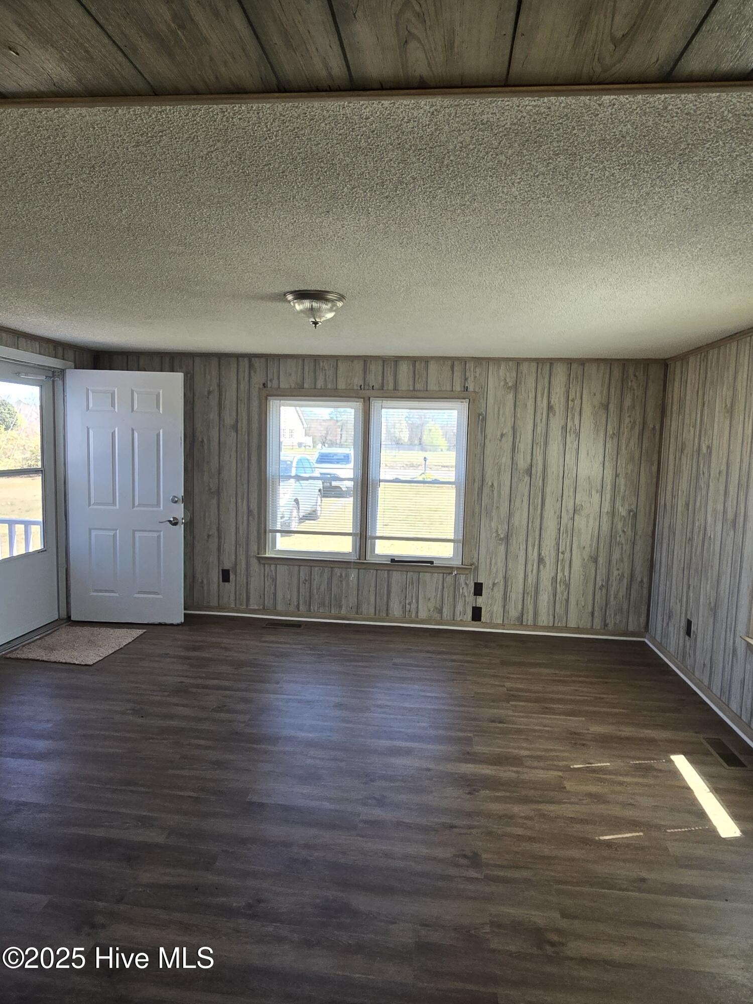 709 Jim Blake Road Property Photo 5