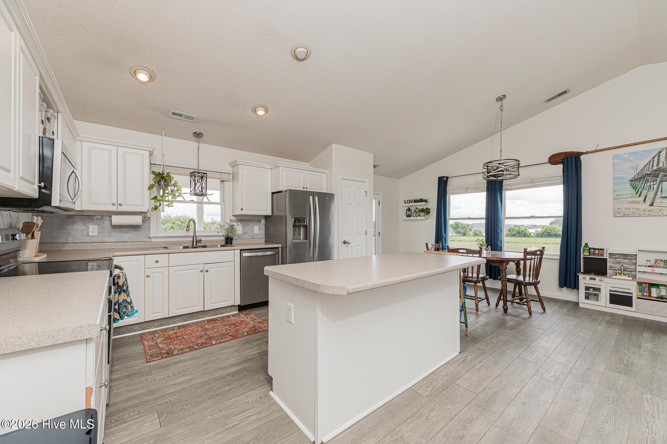 123 Buds Lane Property Photo 6