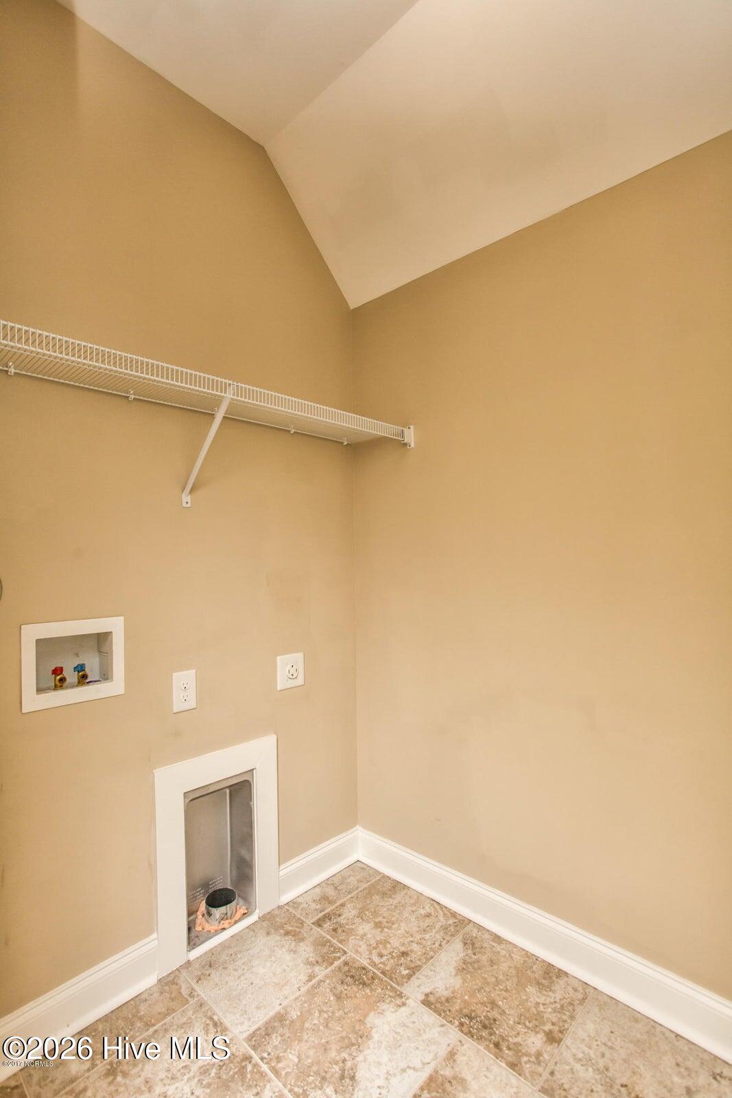 6005 Tarin Road Property Photo 10