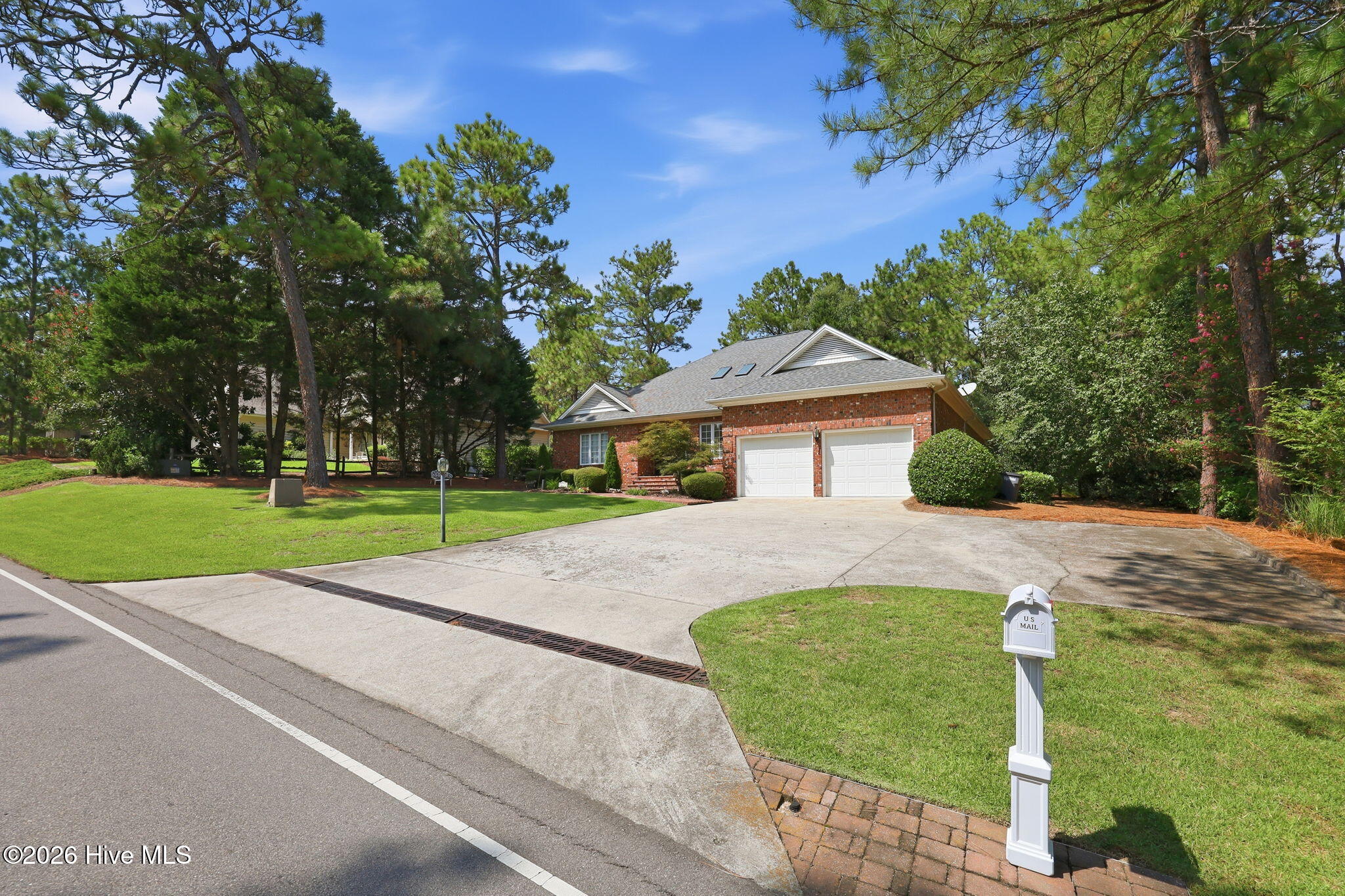 885 Monticello Drive Property Photo 3