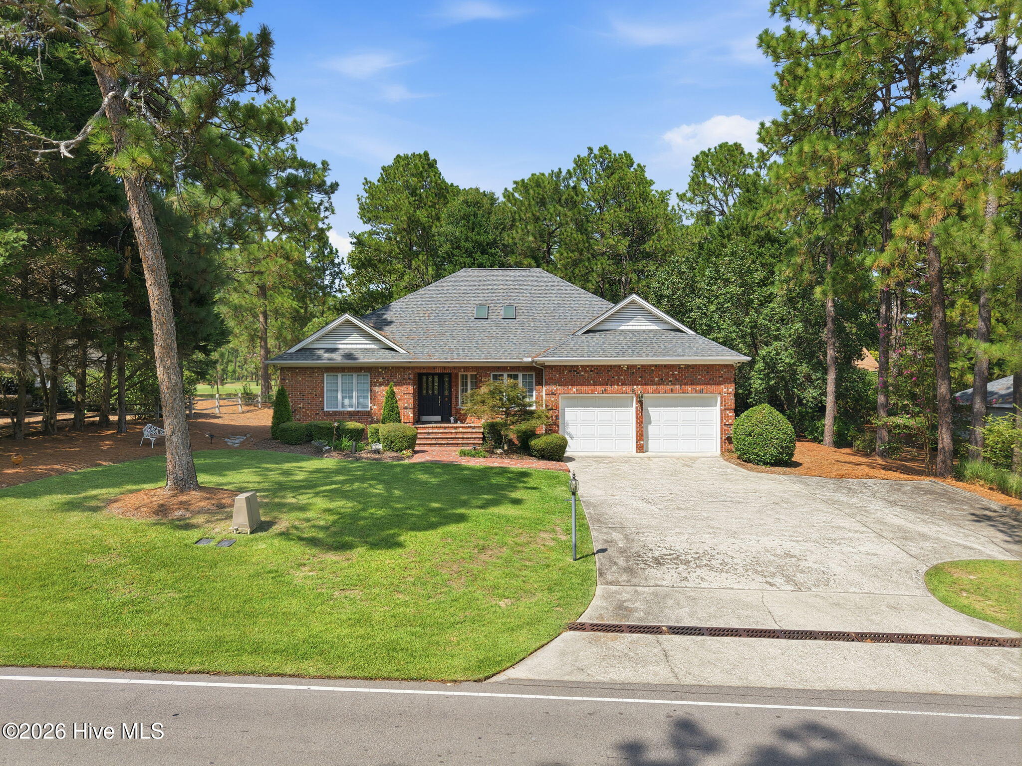885 Monticello Drive Property Photo 6
