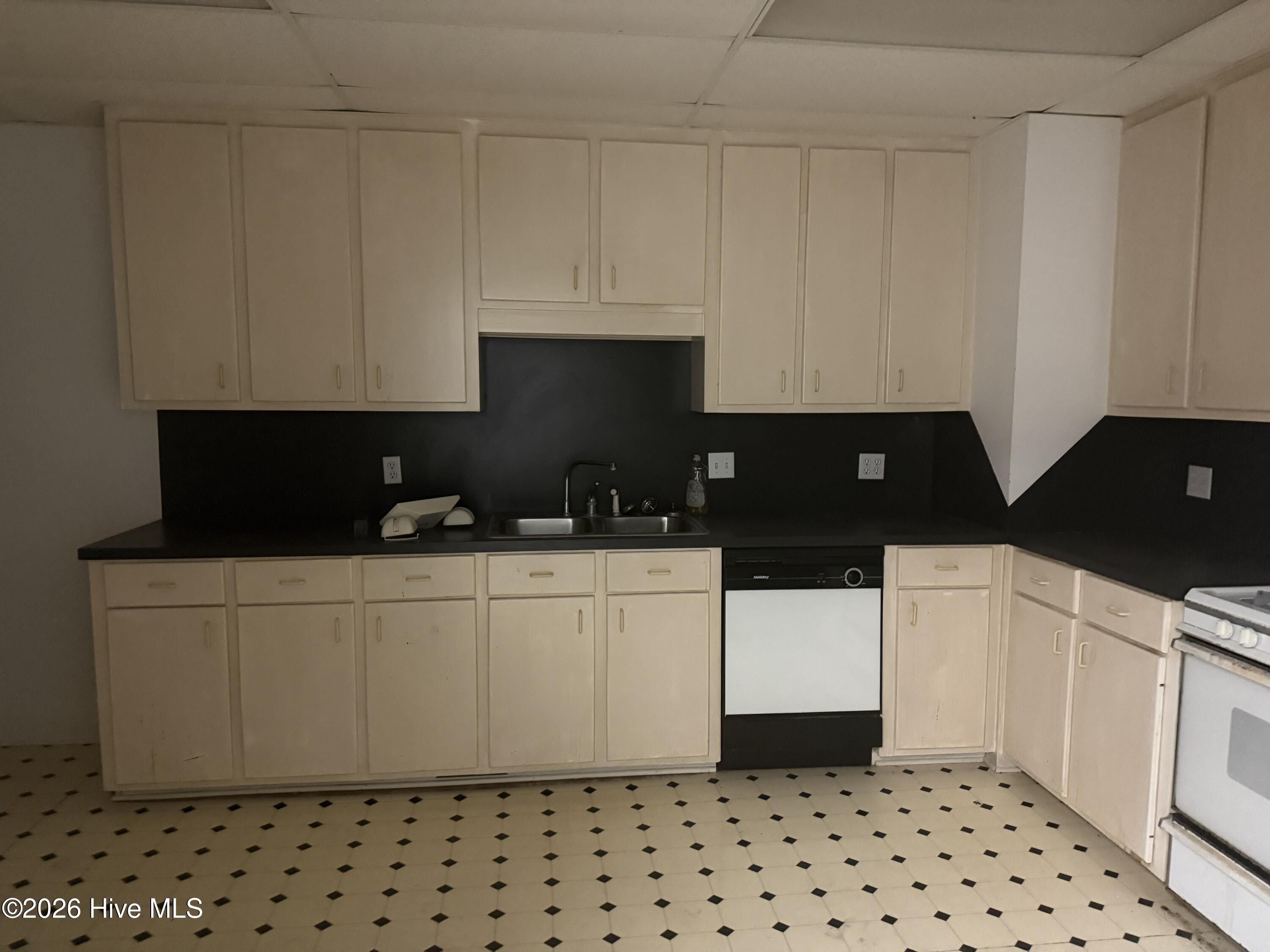 1385 John Small Avenue Property Photo 20
