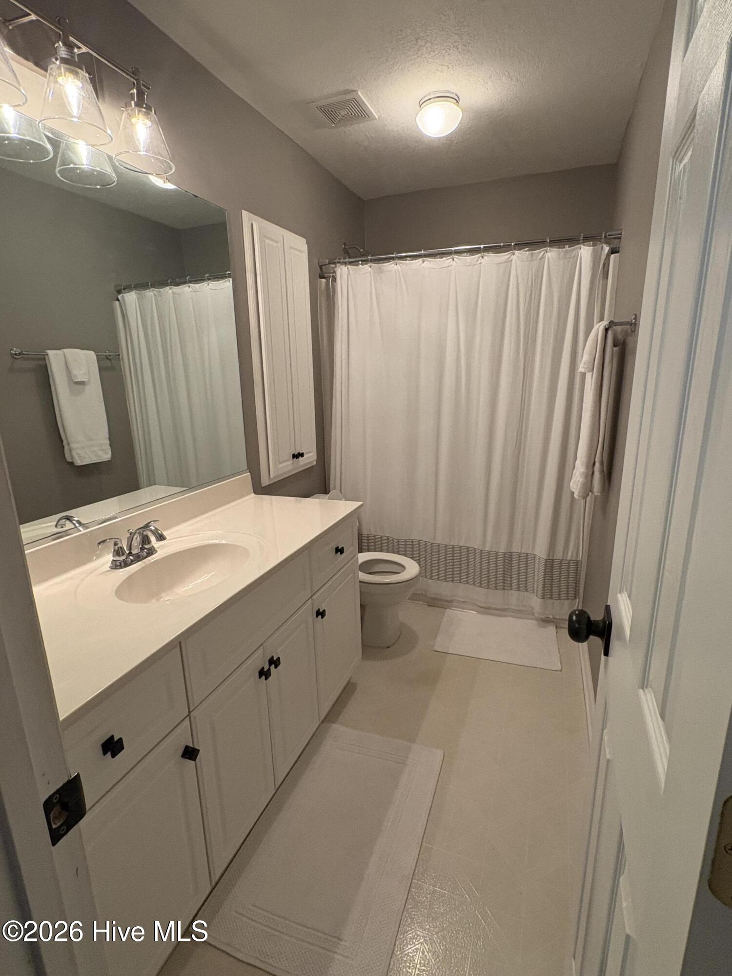 425 Flowing Creek Drive Property Photo 9