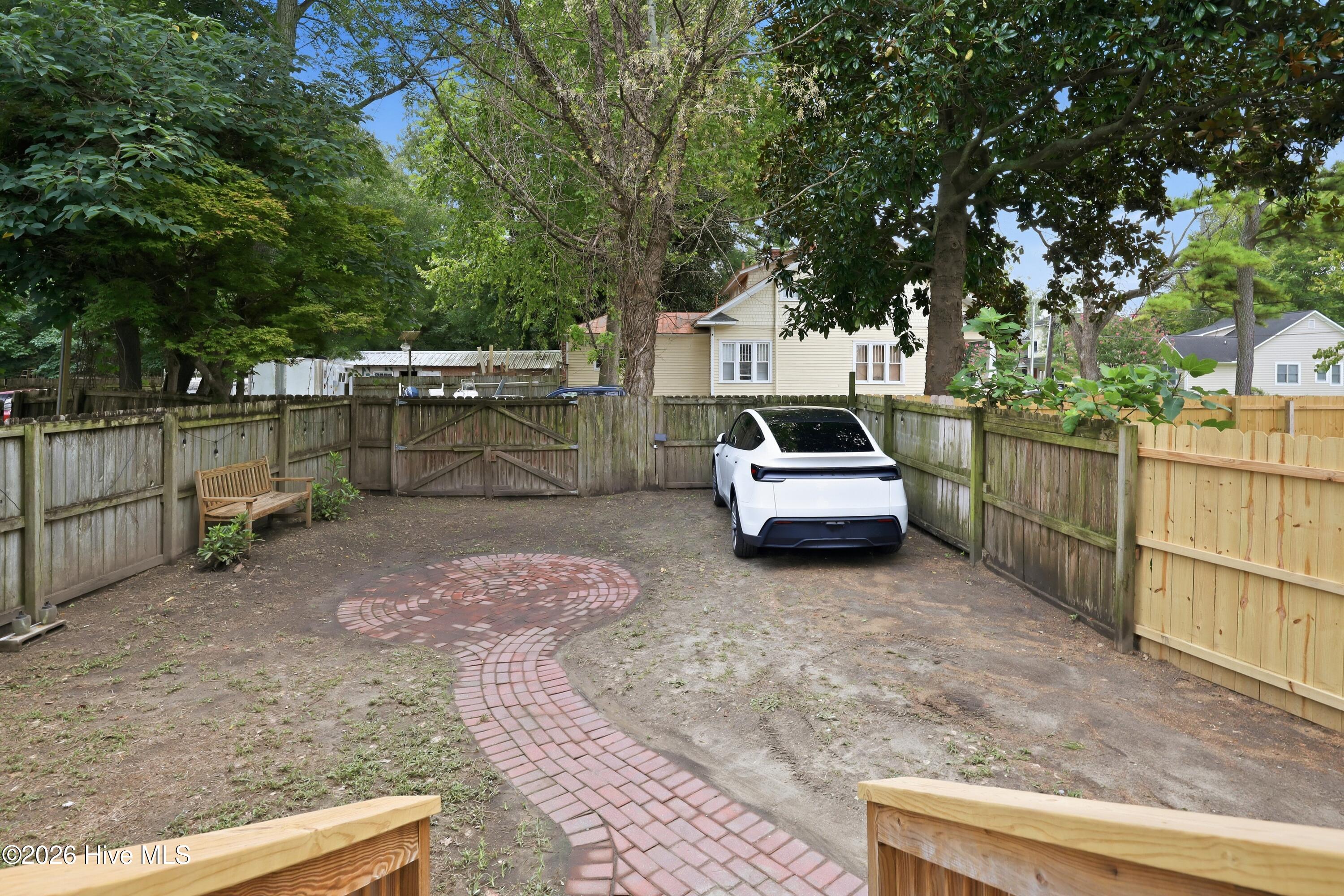 403 N Market Street Property Photo 41