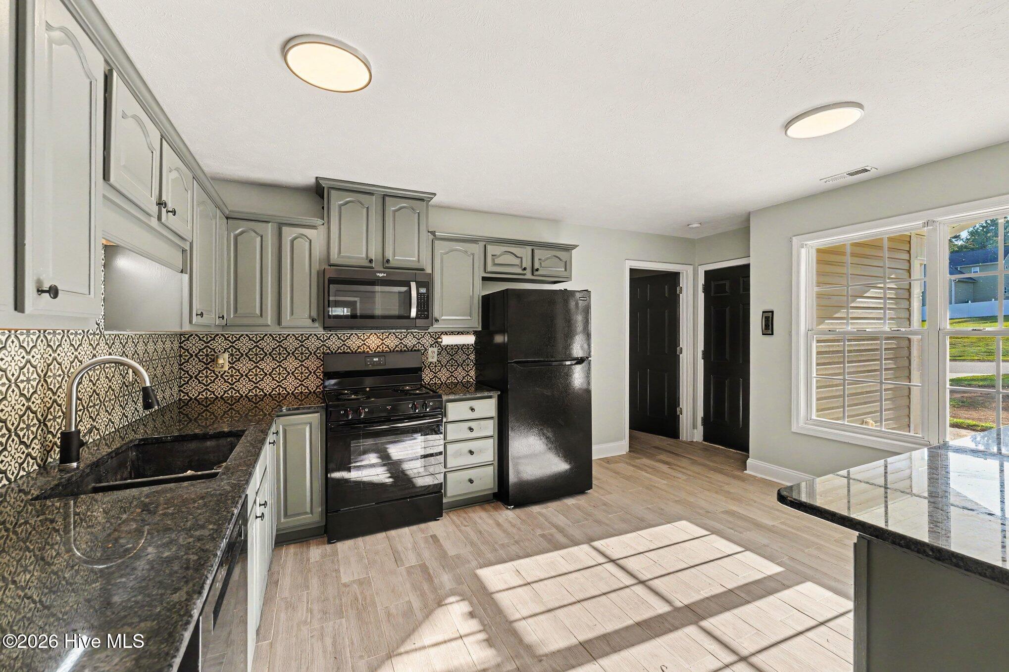 596 Colonial Hills Drive Property Photo 18