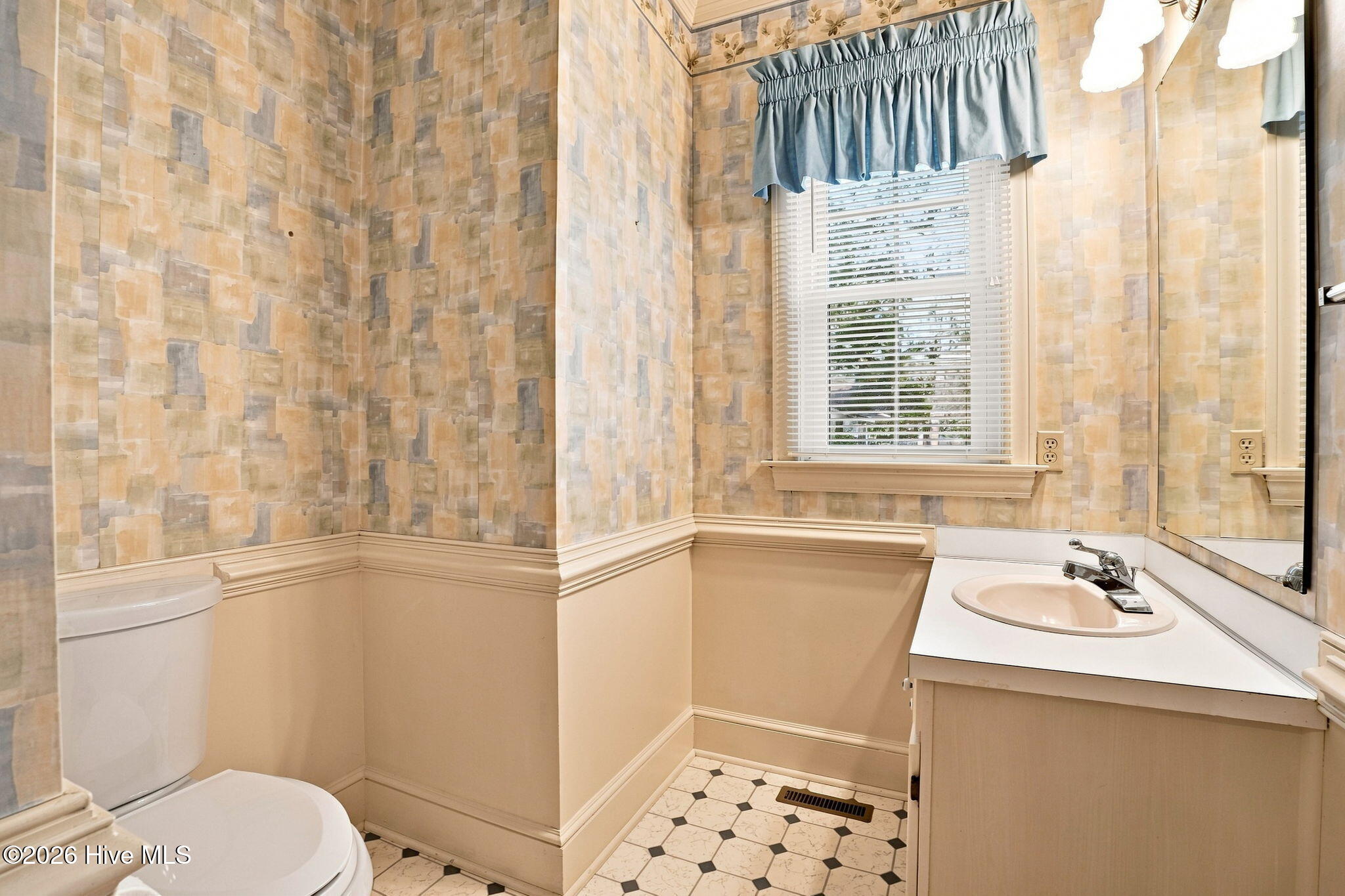 1404 Canterbury Road Property Photo 32