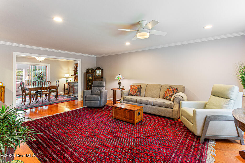 24 Village Green Circle Property Photo 4