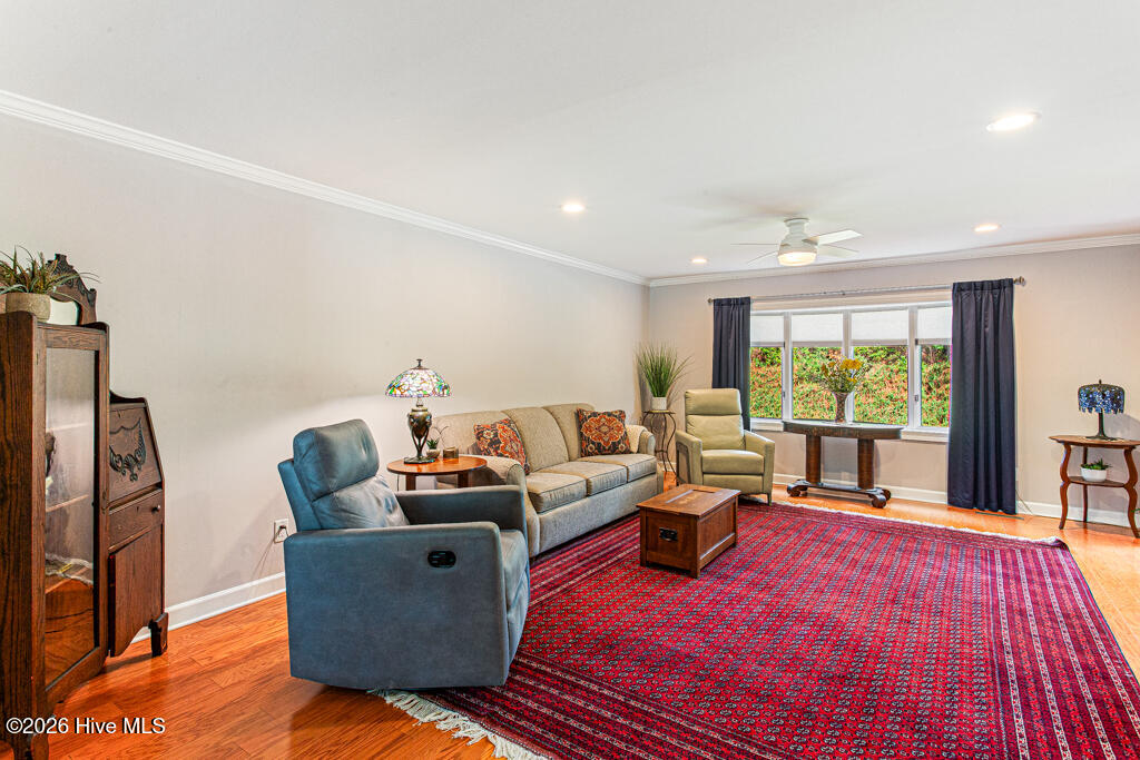 24 Village Green Circle Property Photo 6