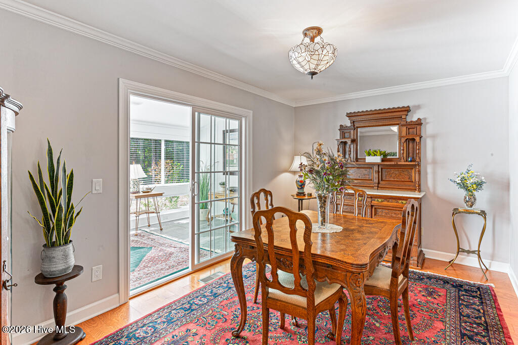 24 Village Green Circle Property Photo 7
