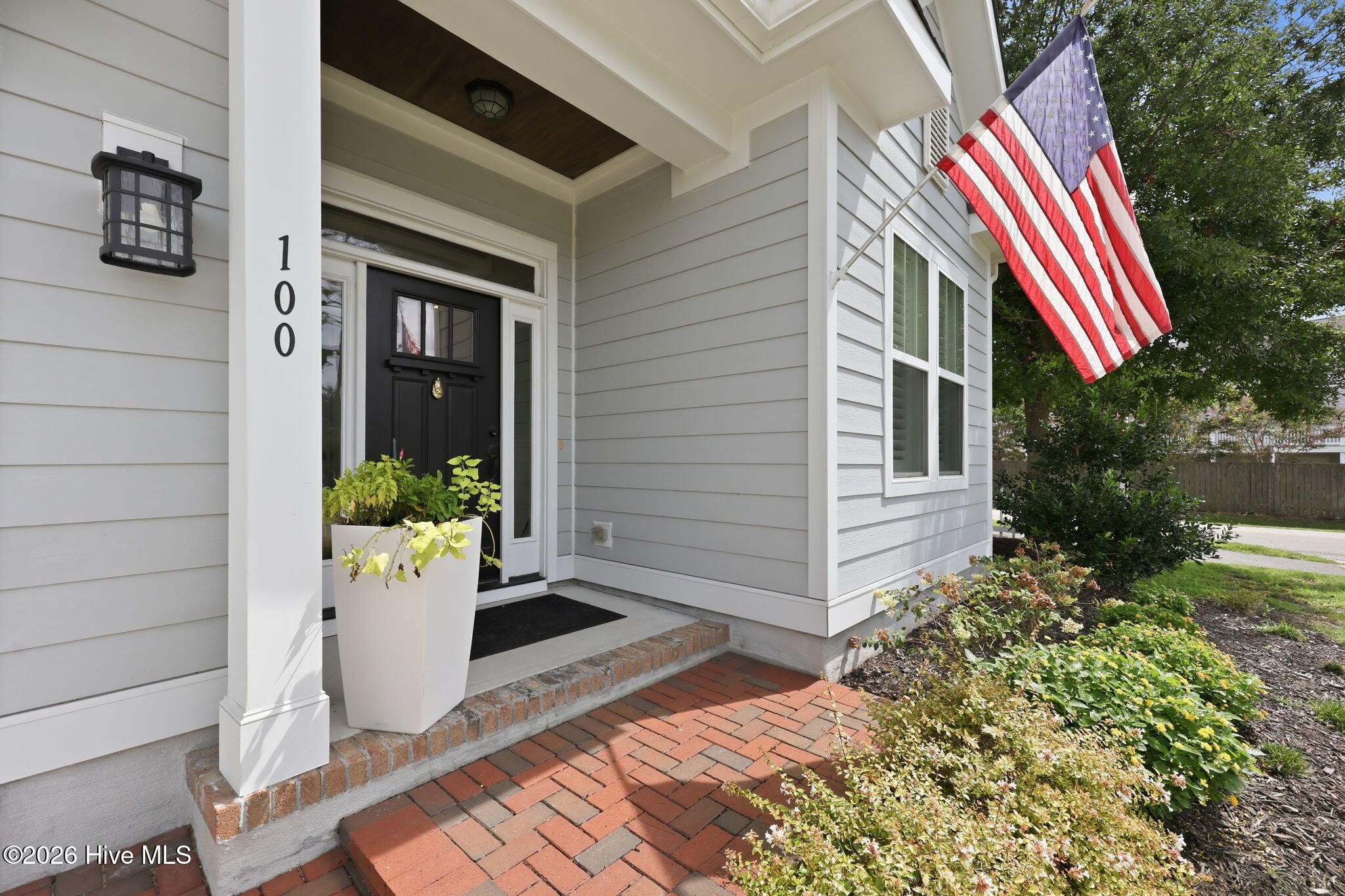 100 Sea Grove Lane Property Photo 2