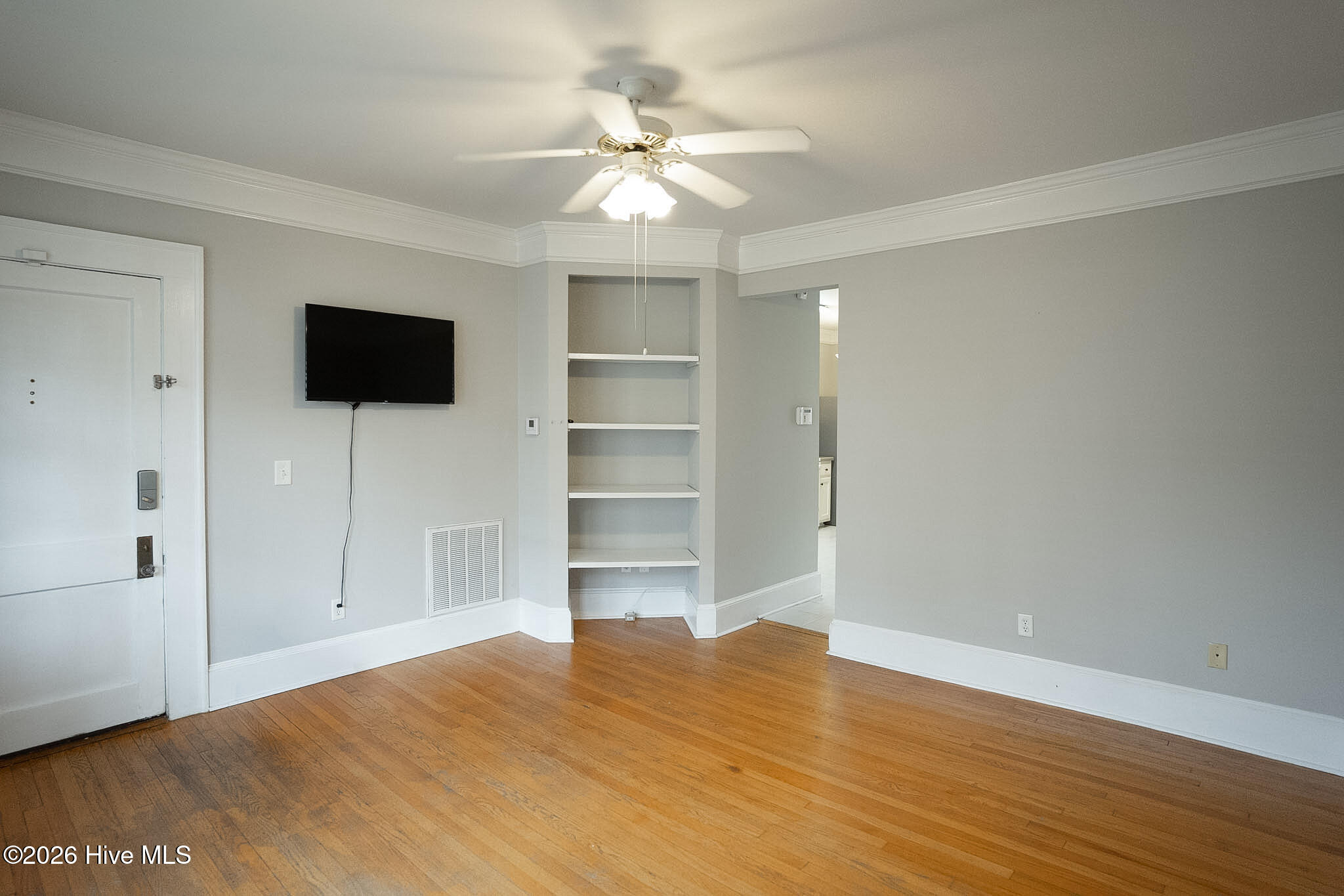 2549 Walton Way B1 Property Photo 11