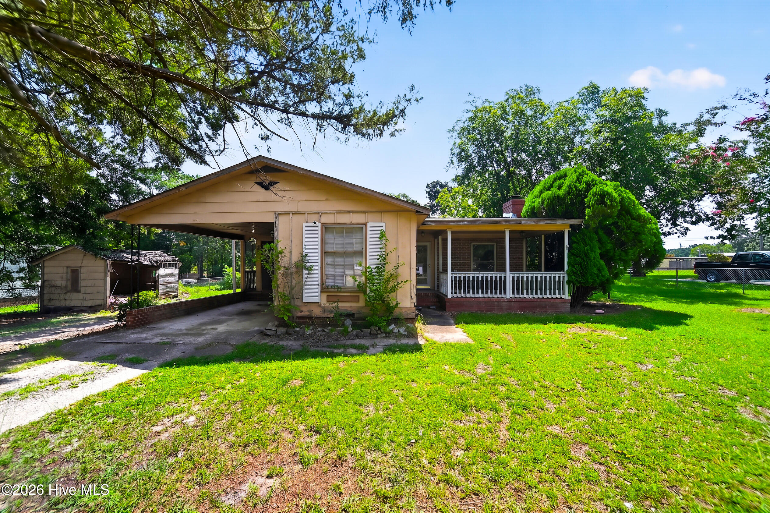 1109 E Northern Boulevard Property Photo 1