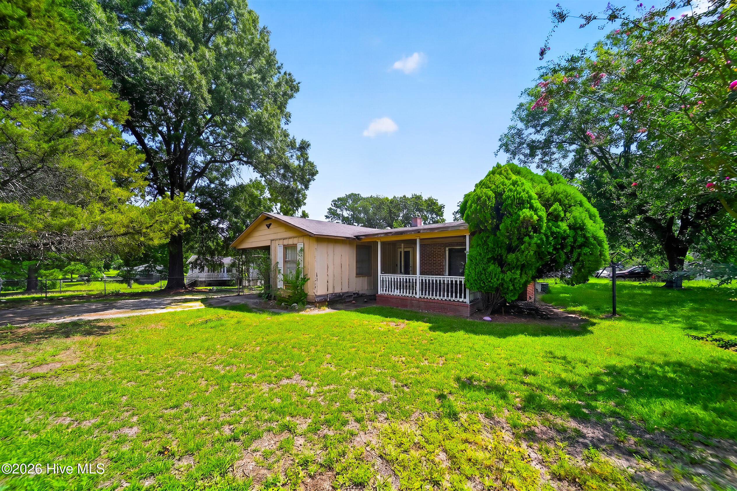 1109 E Northern Boulevard Property Photo 3