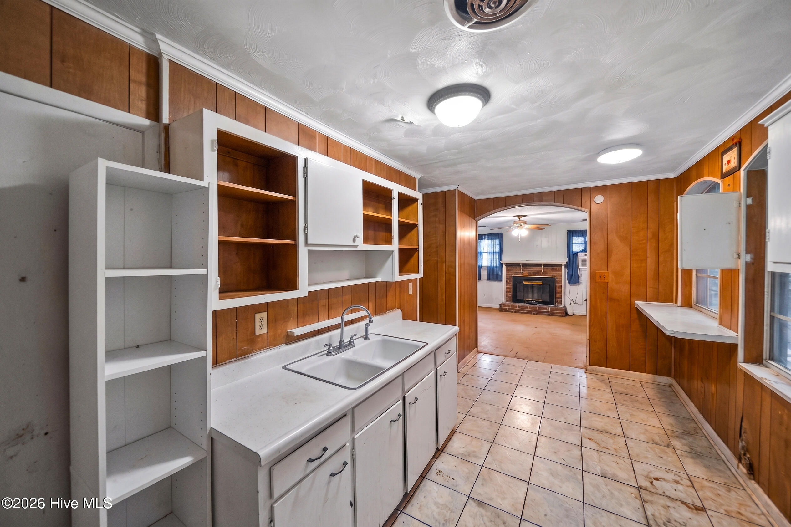 1109 E Northern Boulevard Property Photo 5