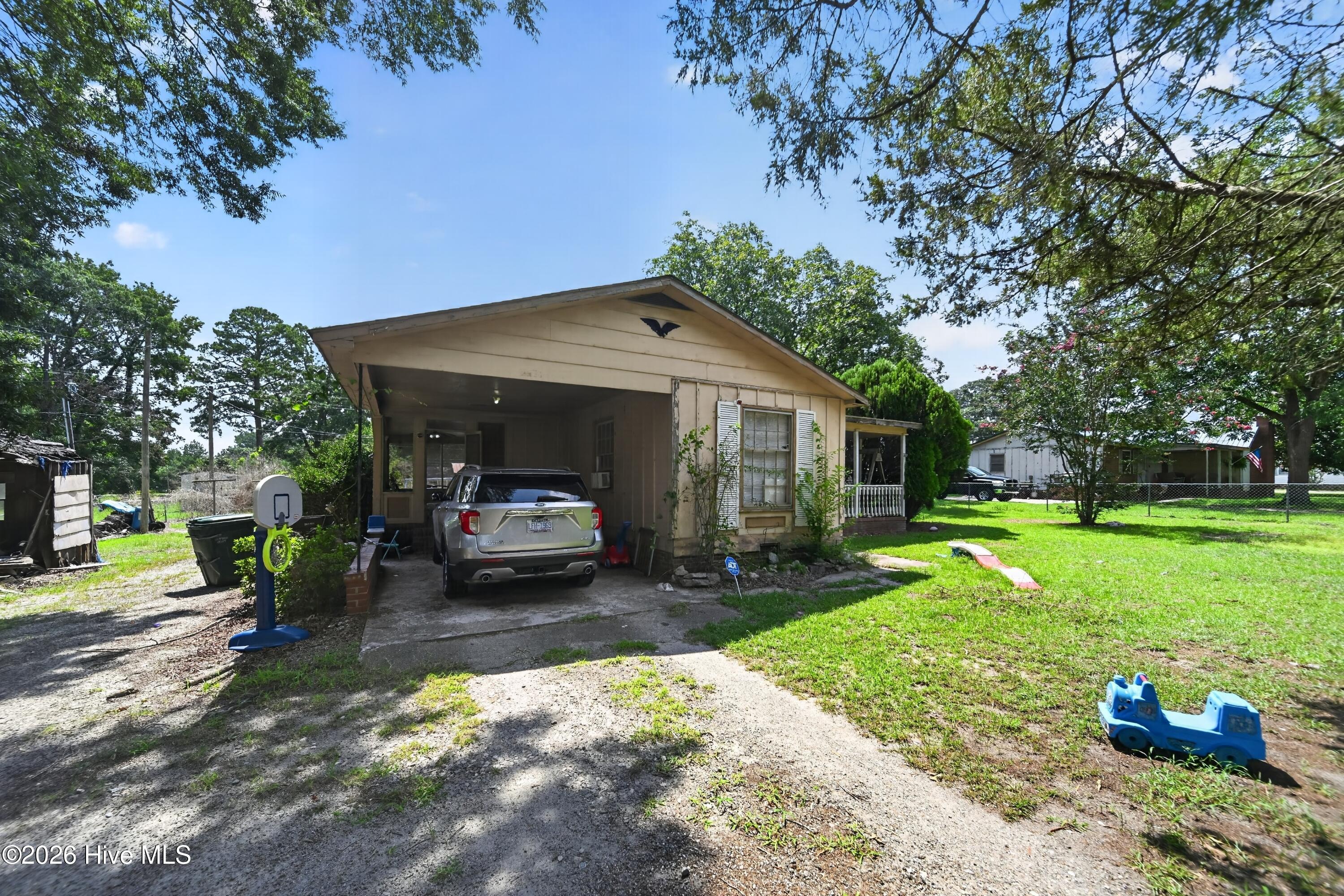 1109 E Northern Boulevard Property Photo 6