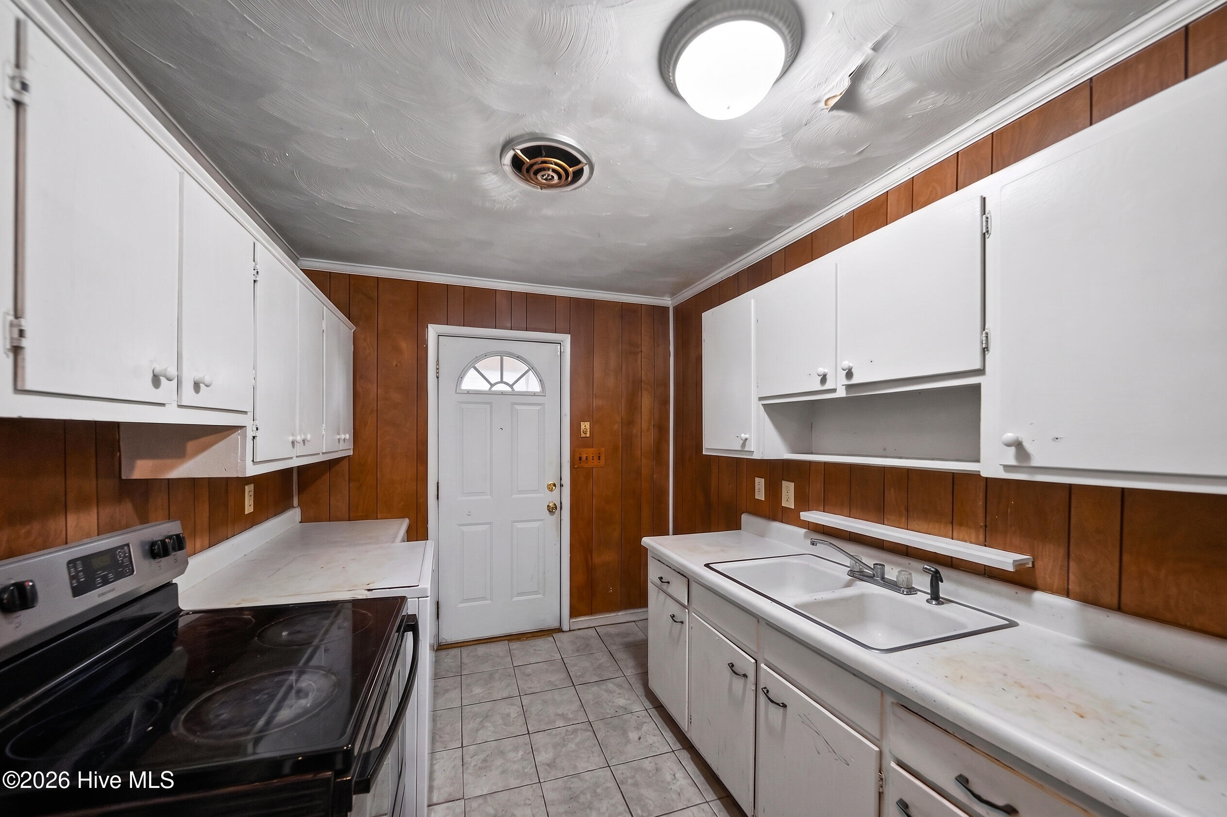 1109 E Northern Boulevard Property Photo 7