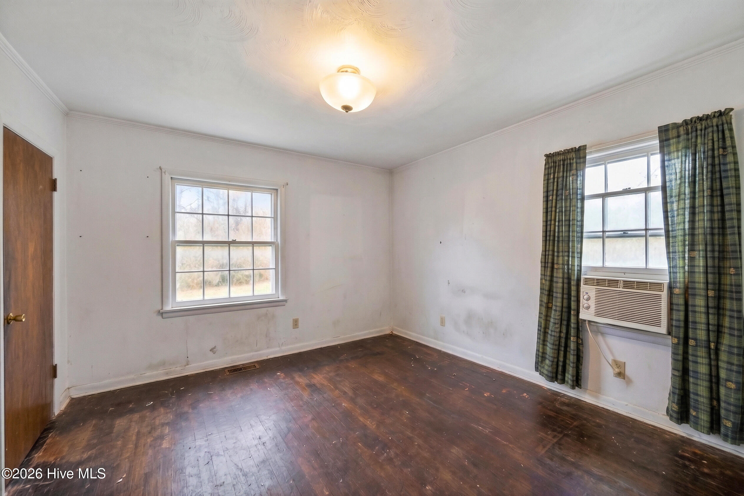 1109 E Northern Boulevard Property Photo 24