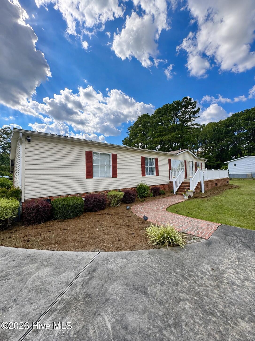 2202 Hollyhock Lane Property Photo 2