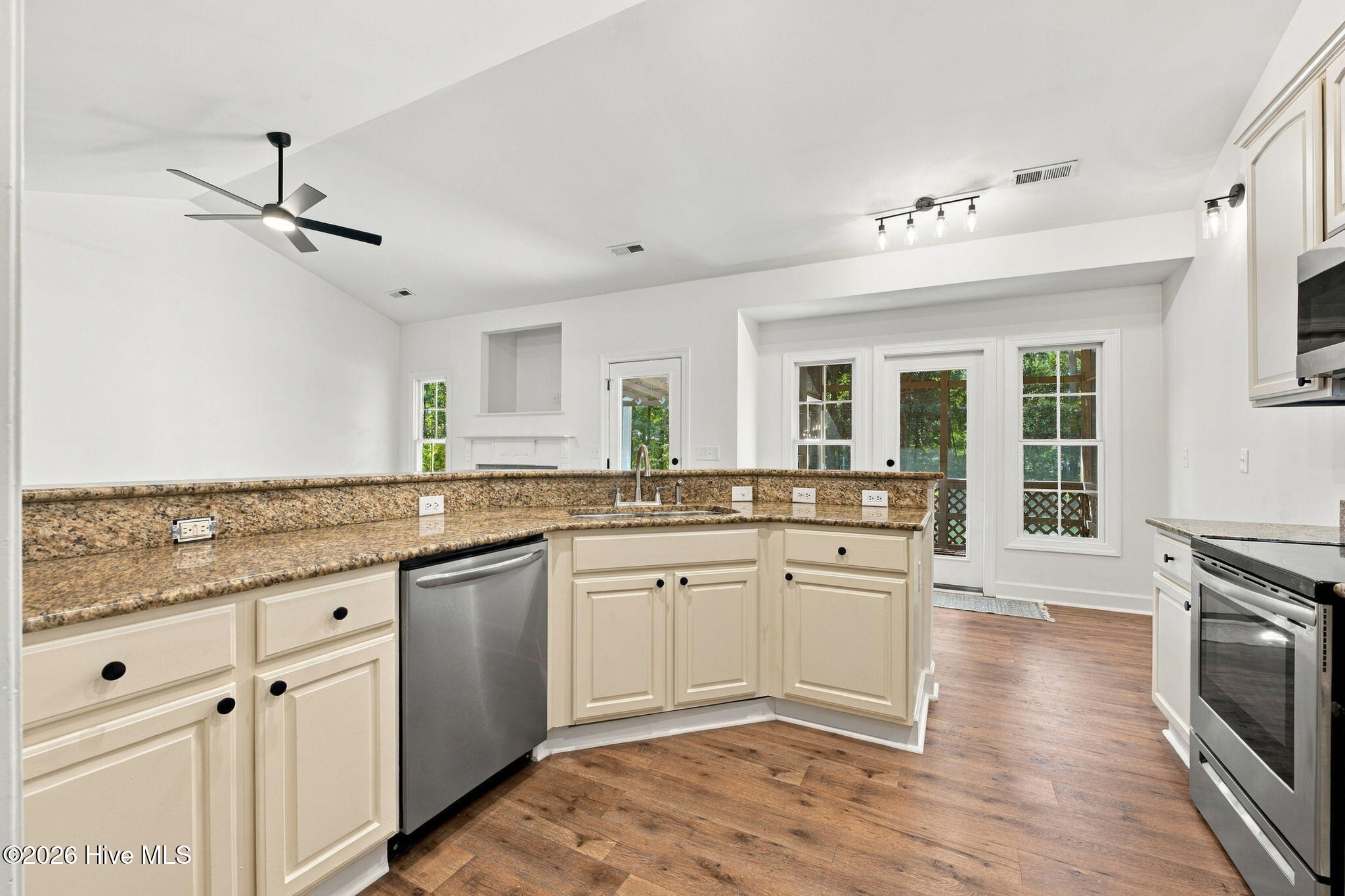 221 Goose Creek Road Property Photo 9