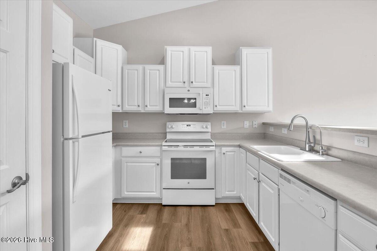 5006 Carleton Drive Unit 121 Property Photo 4