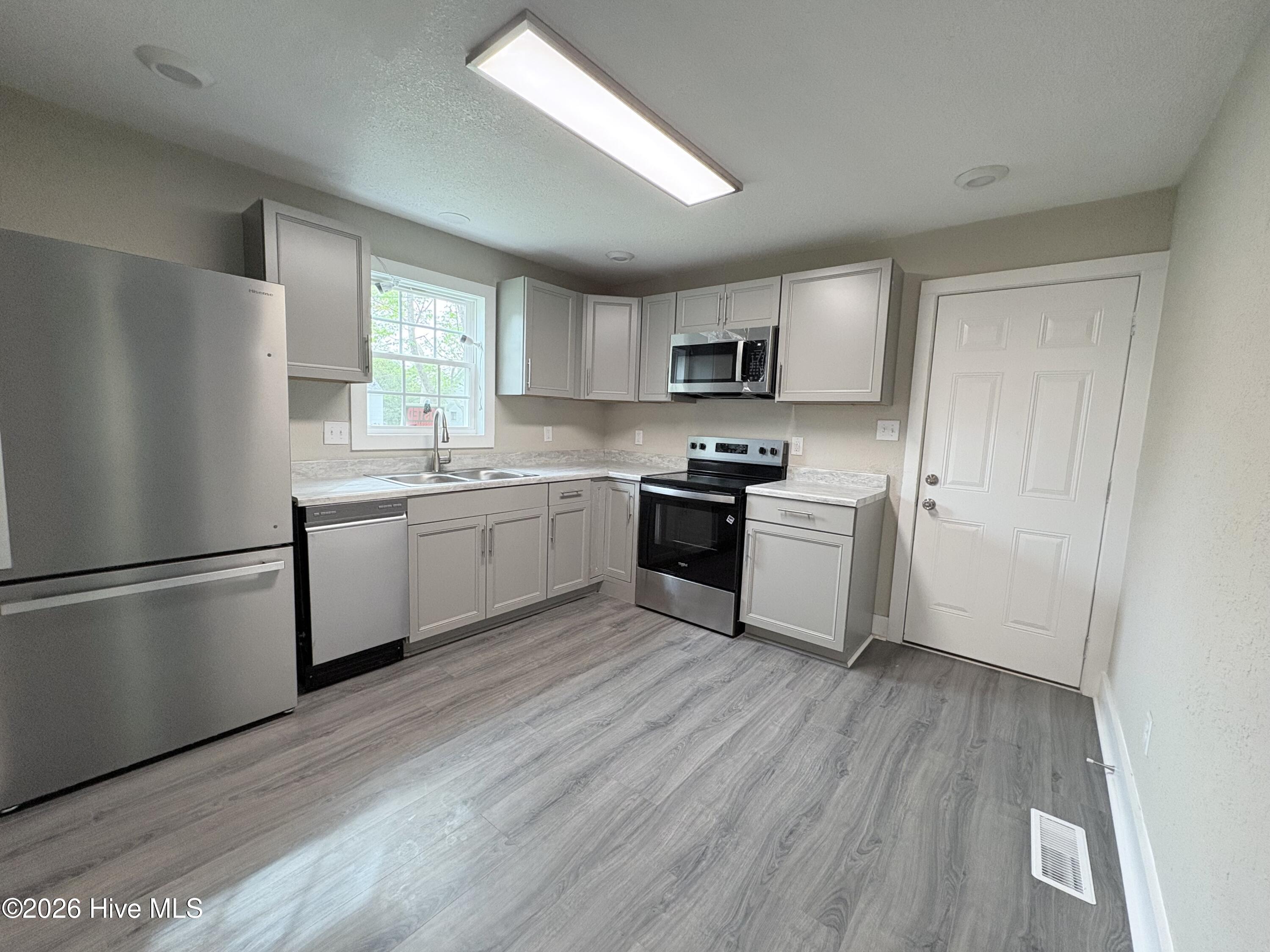 1111 Wood Street Property Photo 4