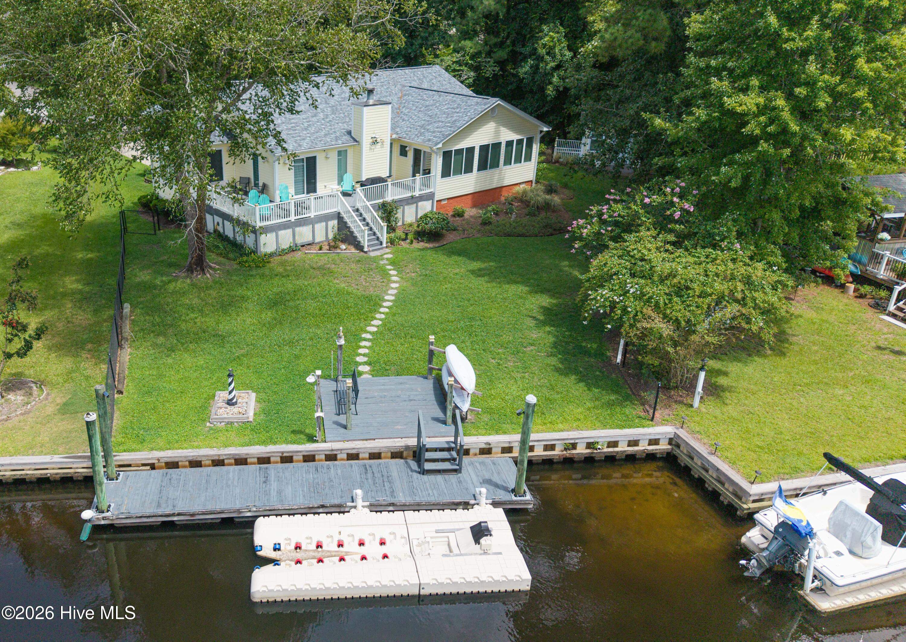 109 Commander Circle Property Photo 1