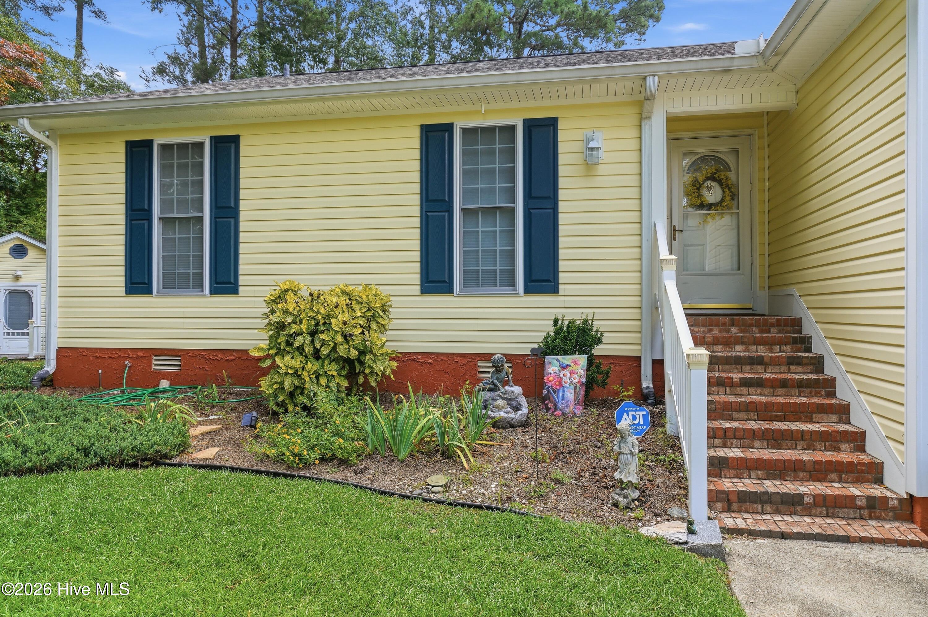109 Commander Circle Property Photo 3