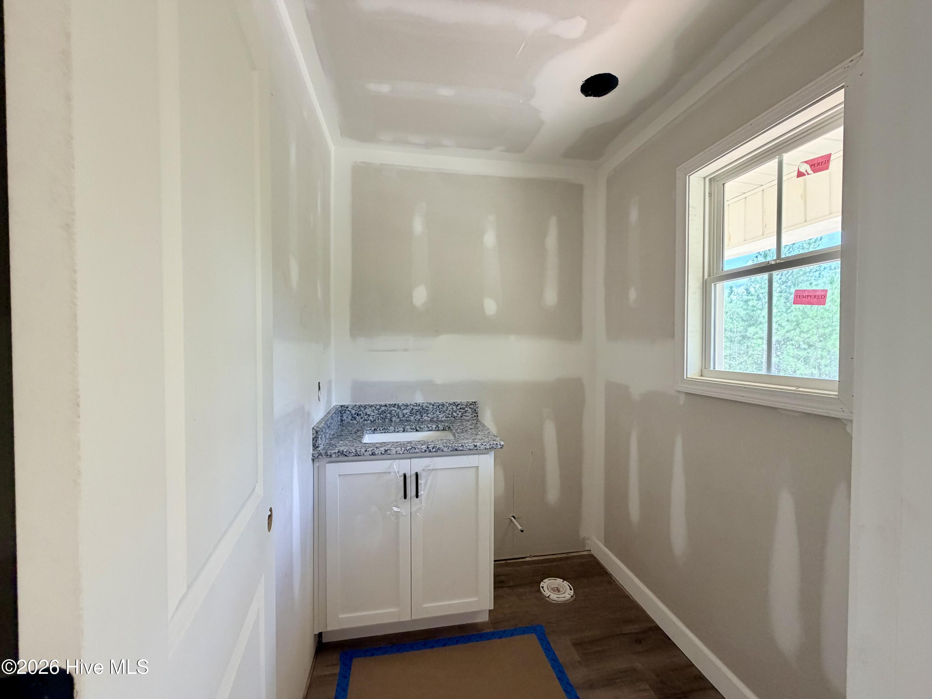 615 Property Photo 8
