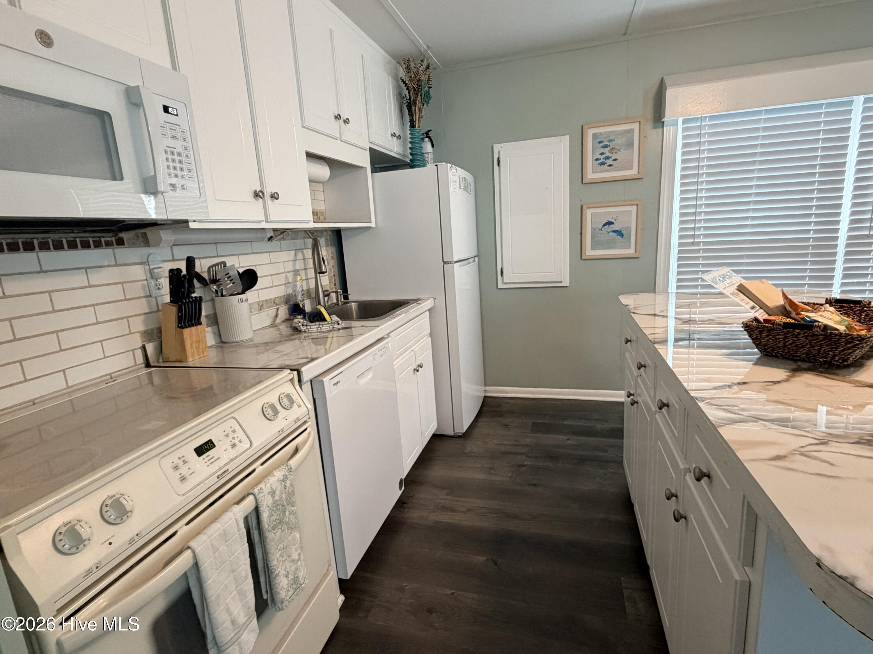 5708 Emerald Drive Property Photo 5