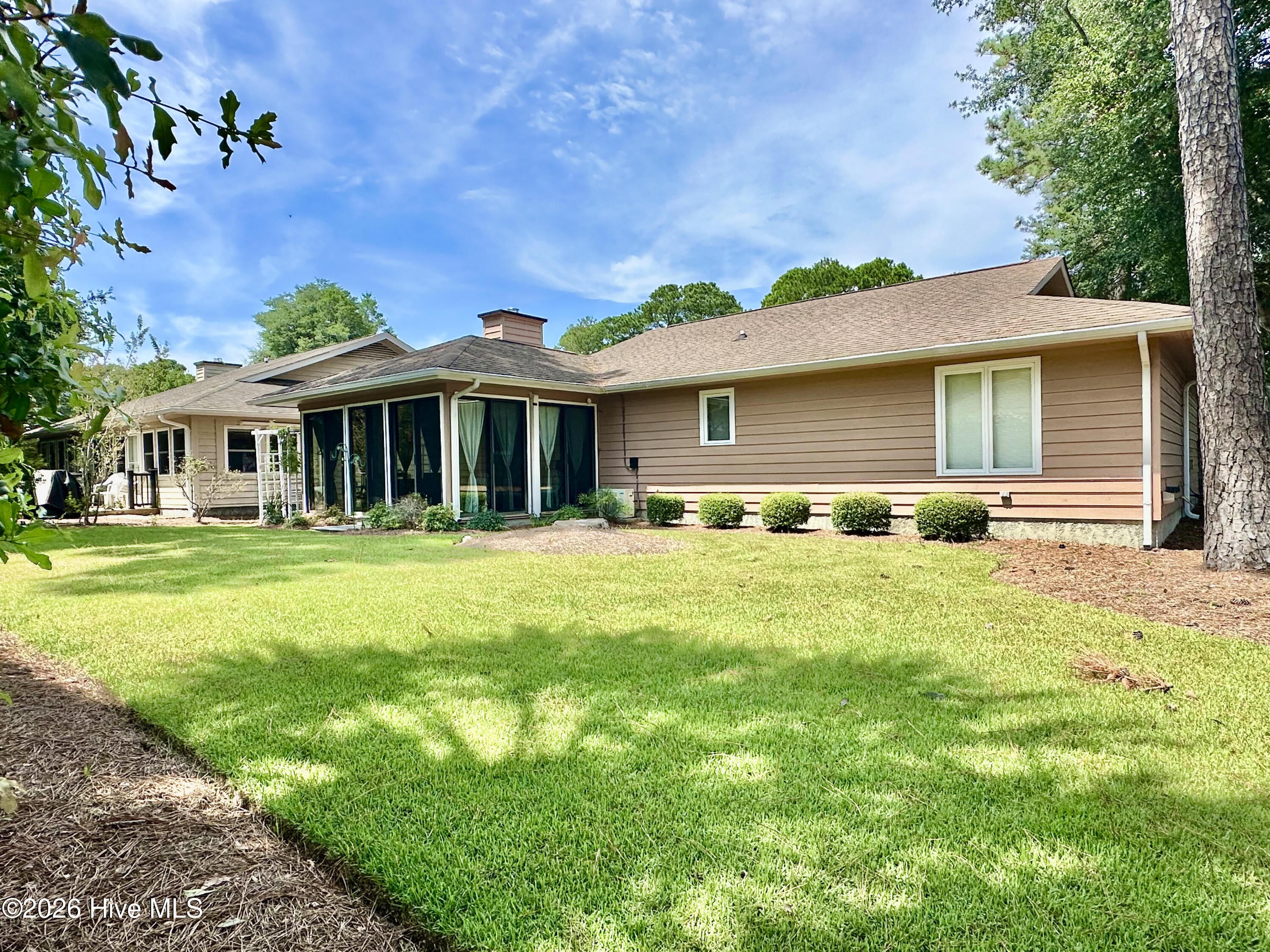 515 Fairway Drive W Property Photo 2