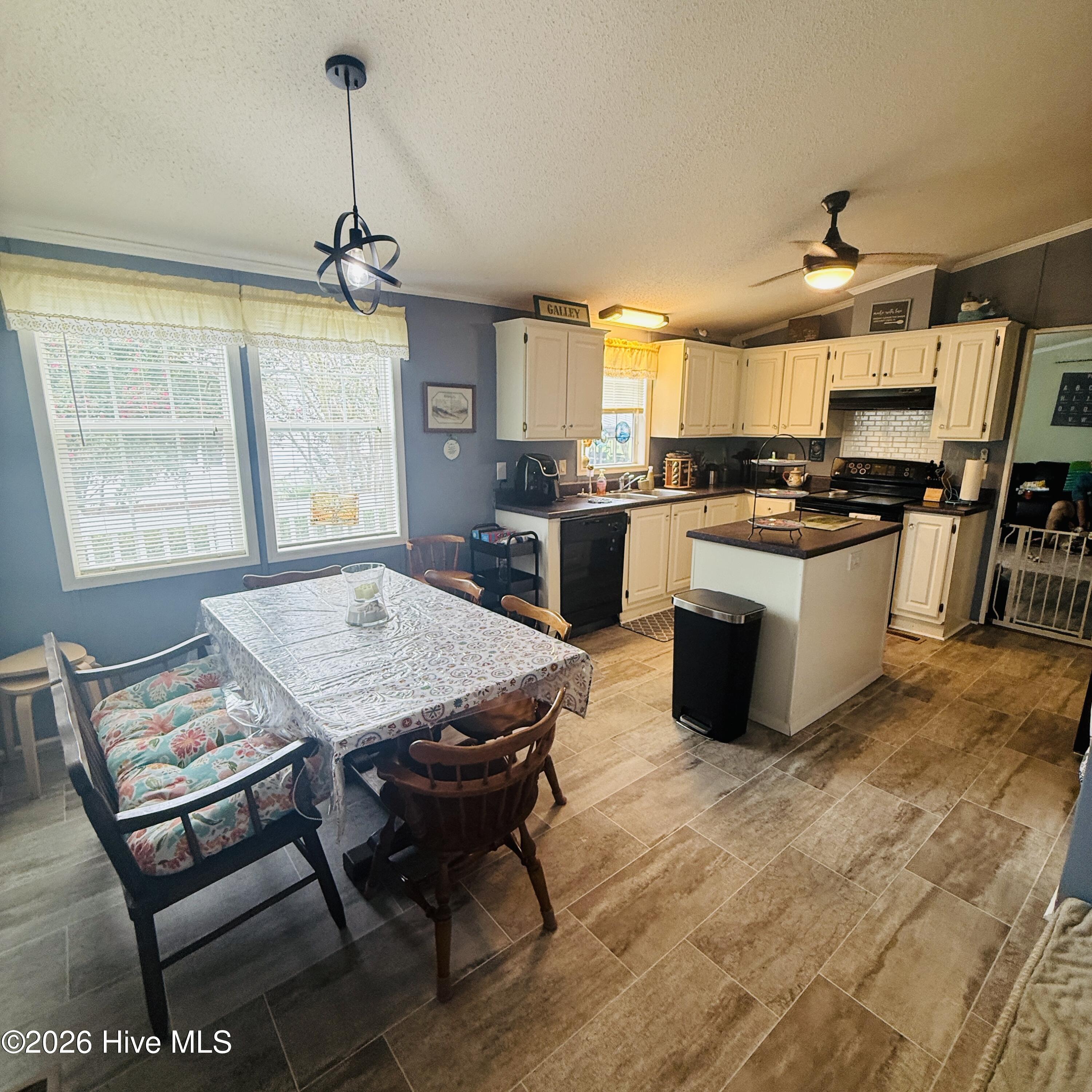 125 Apache Road Property Photo 5