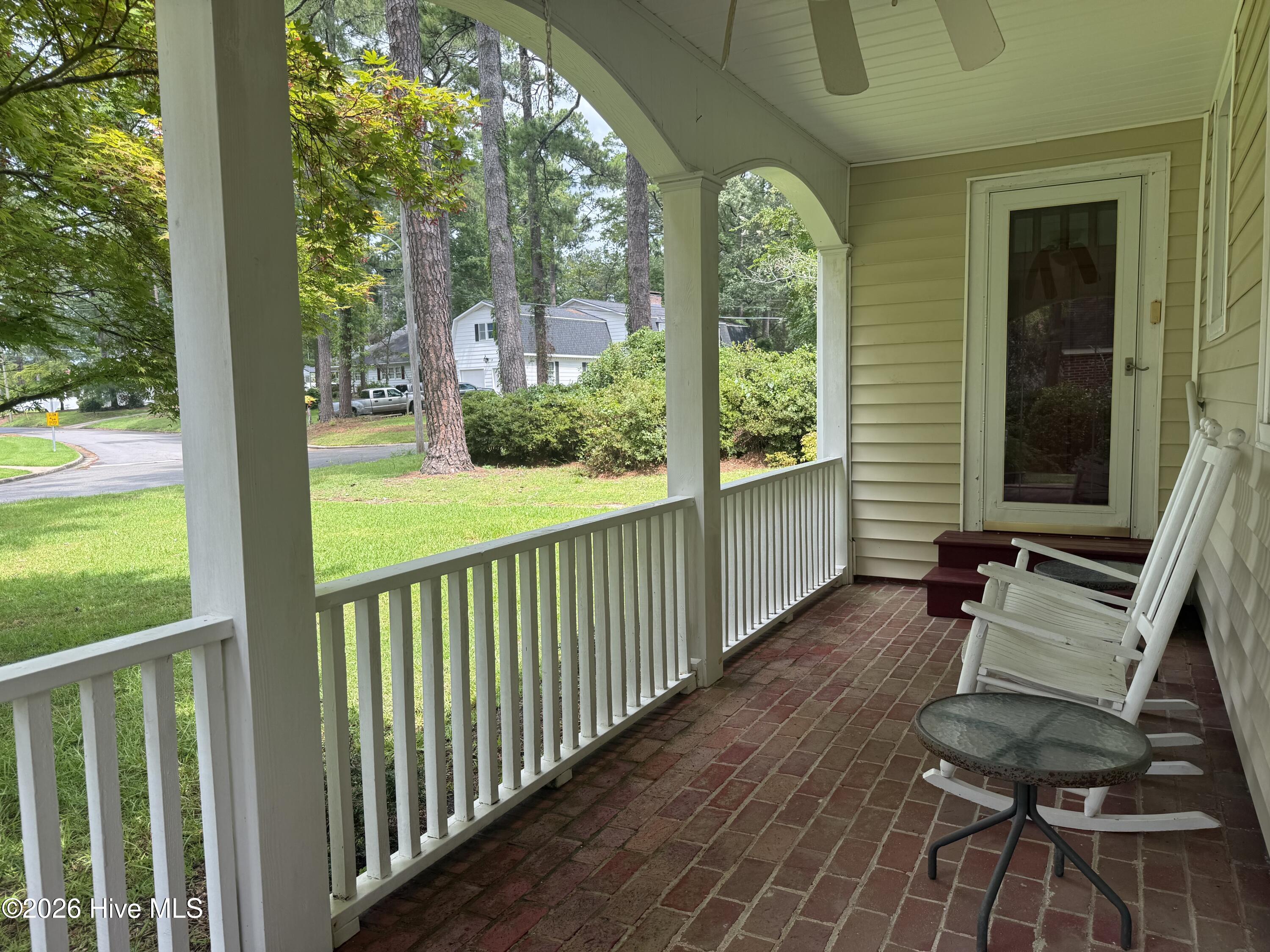 208 Crescent Drive Property Photo 2