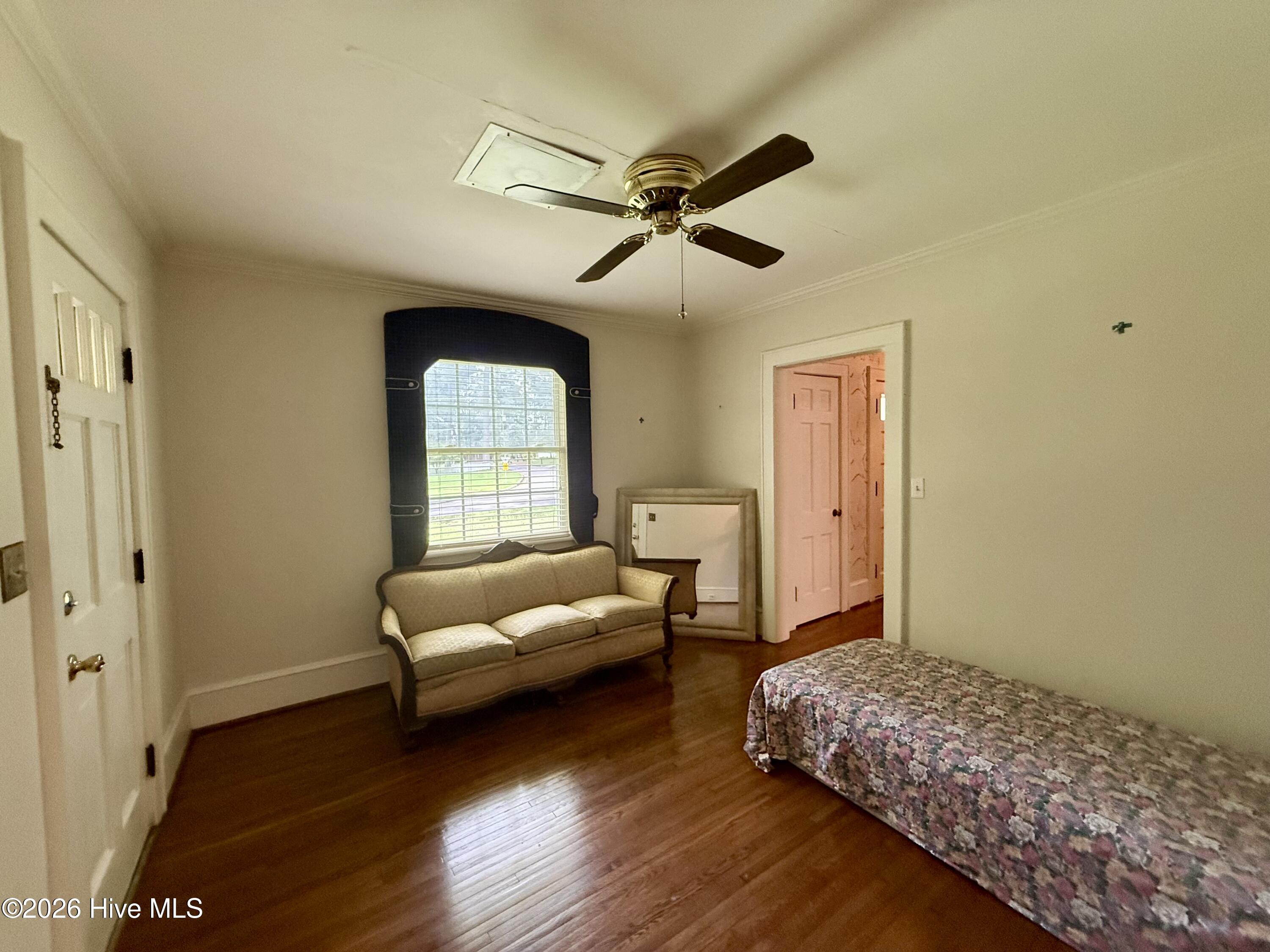 208 Crescent Drive Property Photo 4
